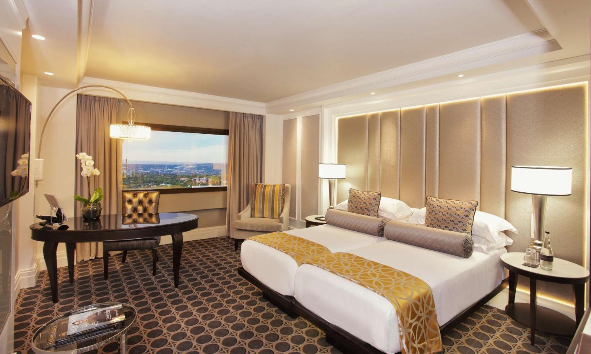 Quarto Superior Sandton Sun com 2 camas individuais