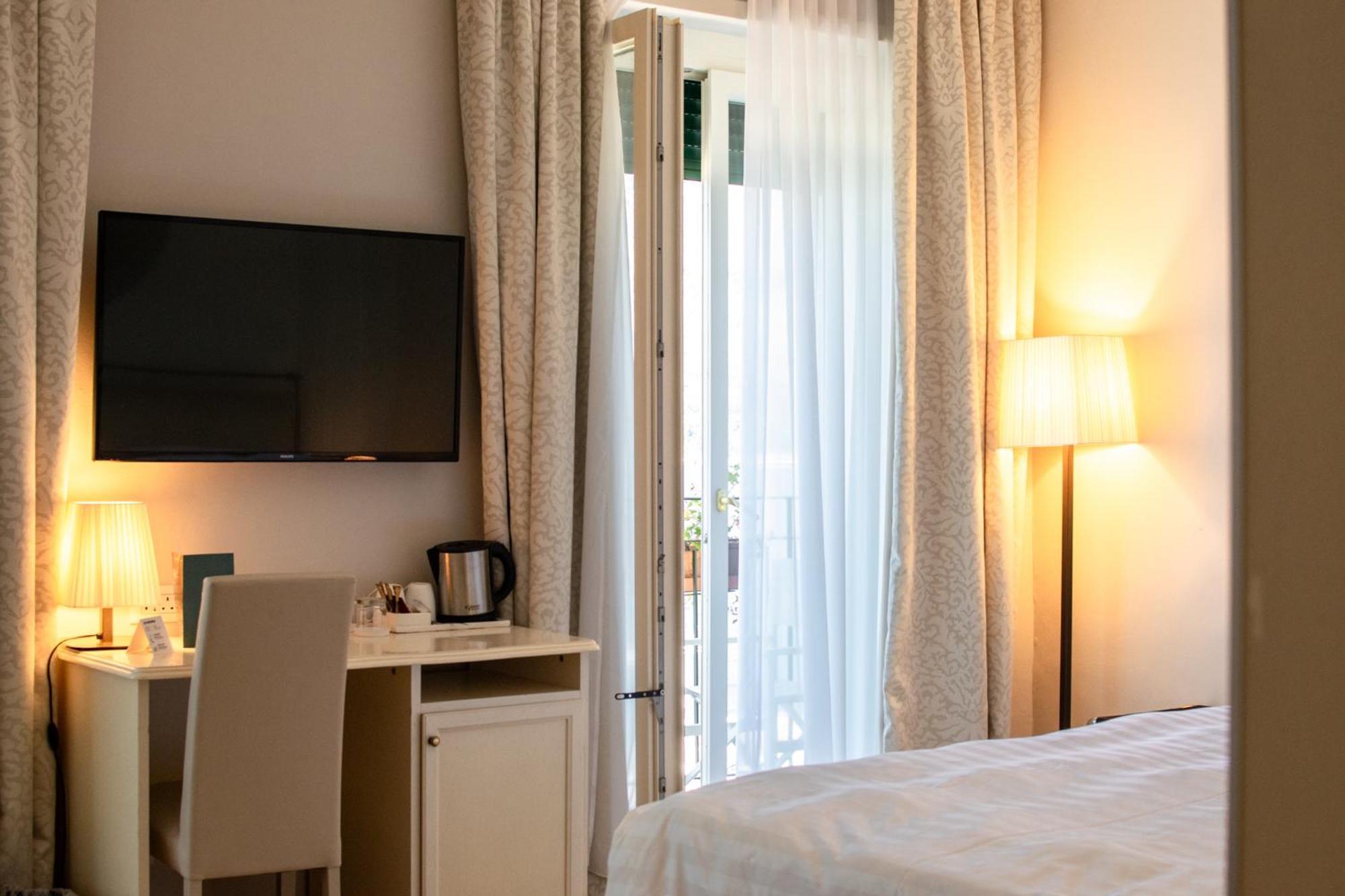 Deluxe Double or Twin Room with Lake View,1545144397:JPEG