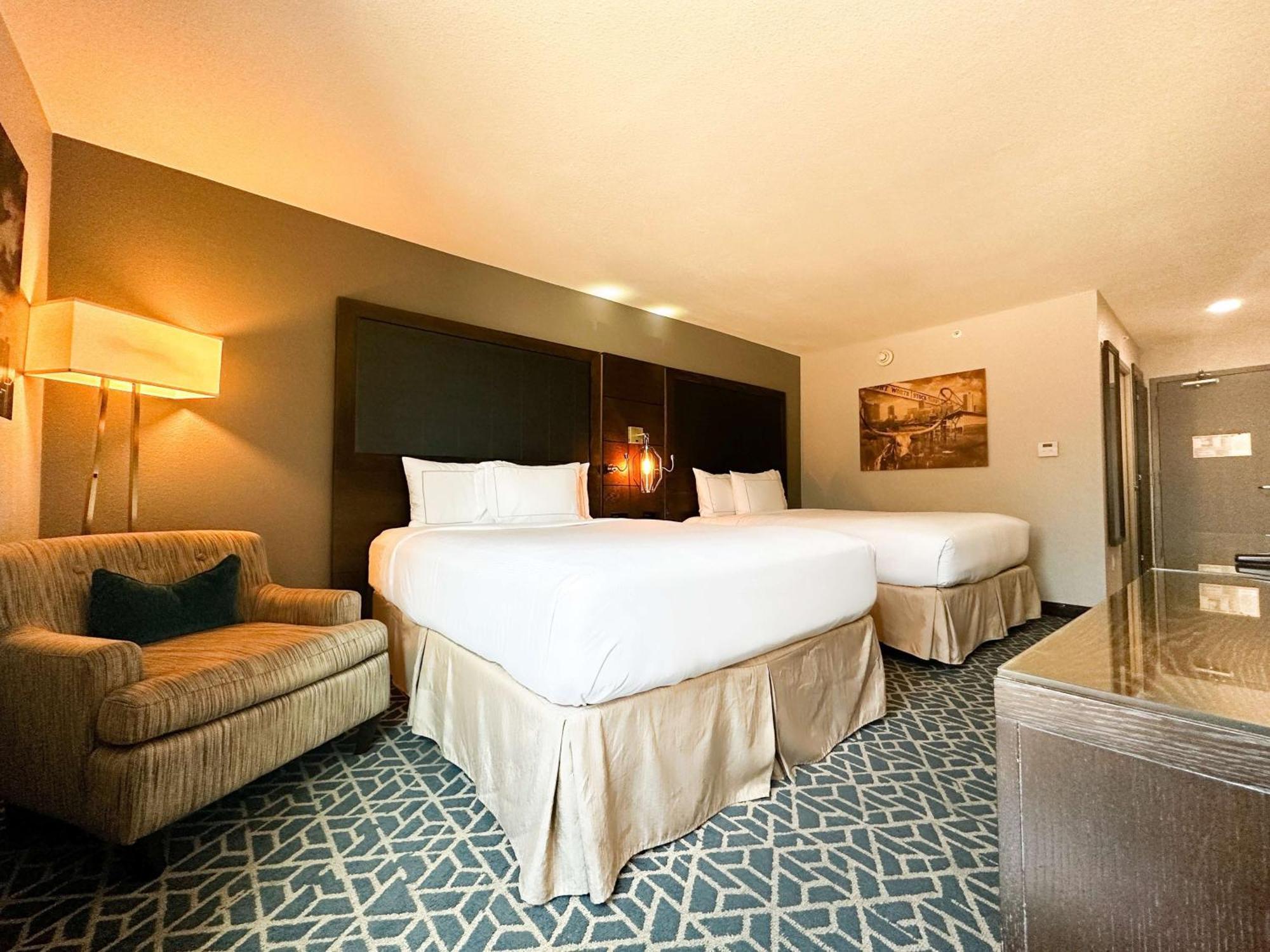 Queen Room with Two Queen Beds with Bath Tub - Mobility and Hearing Access