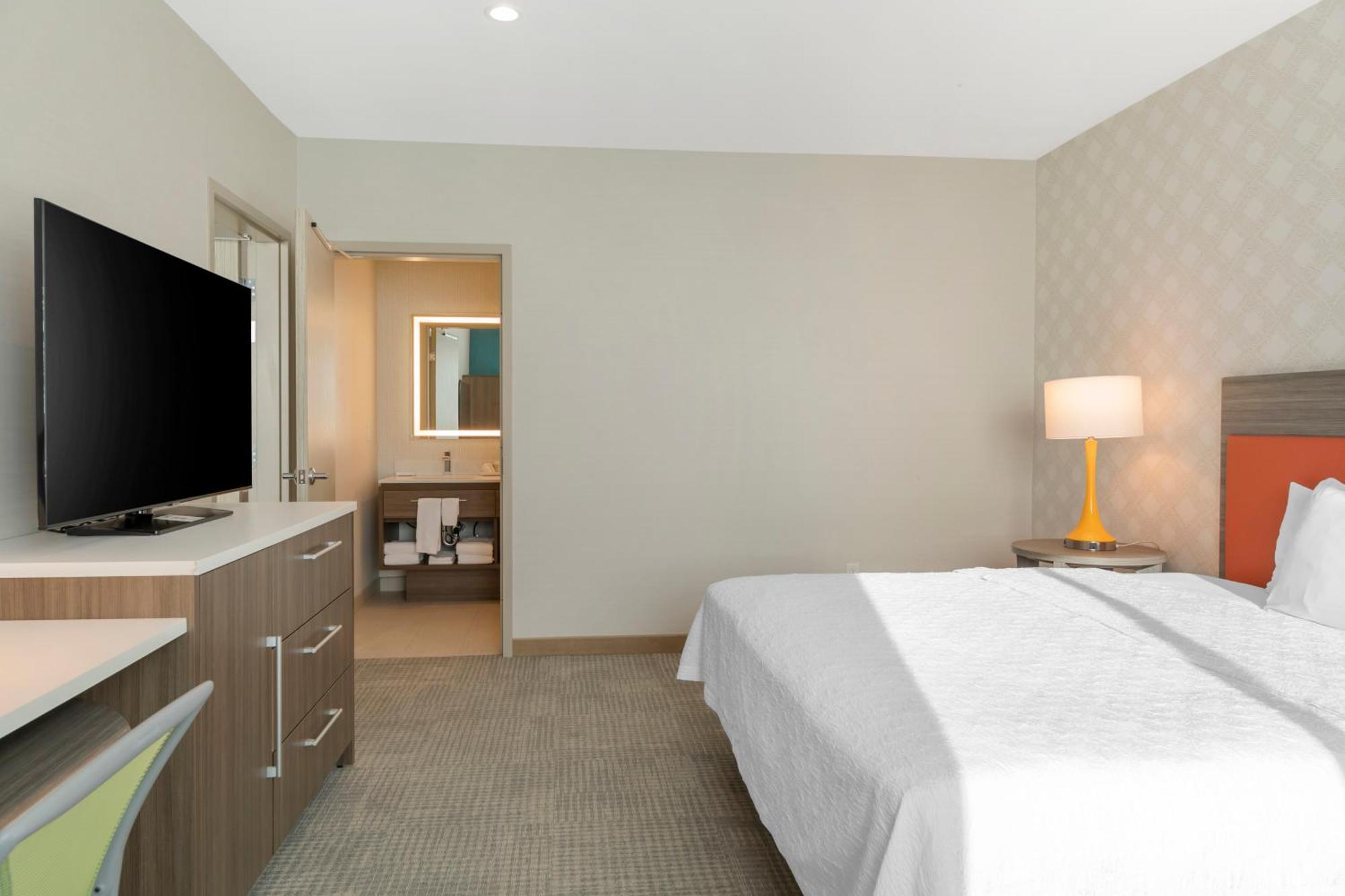 One-Bedroom King Suite - Non-Smoking