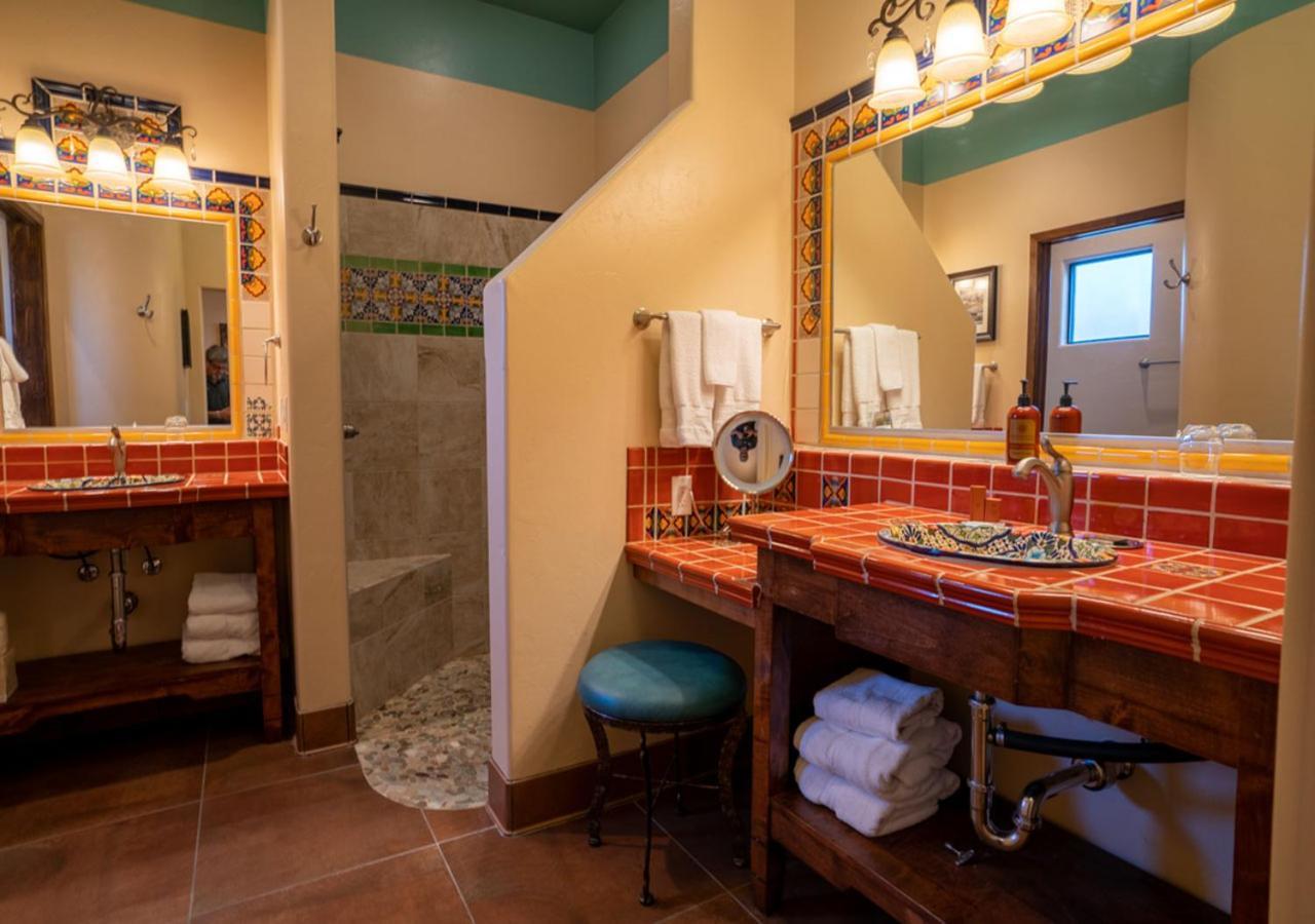 Sonoran King Outside Shower,1545651832:JPEG