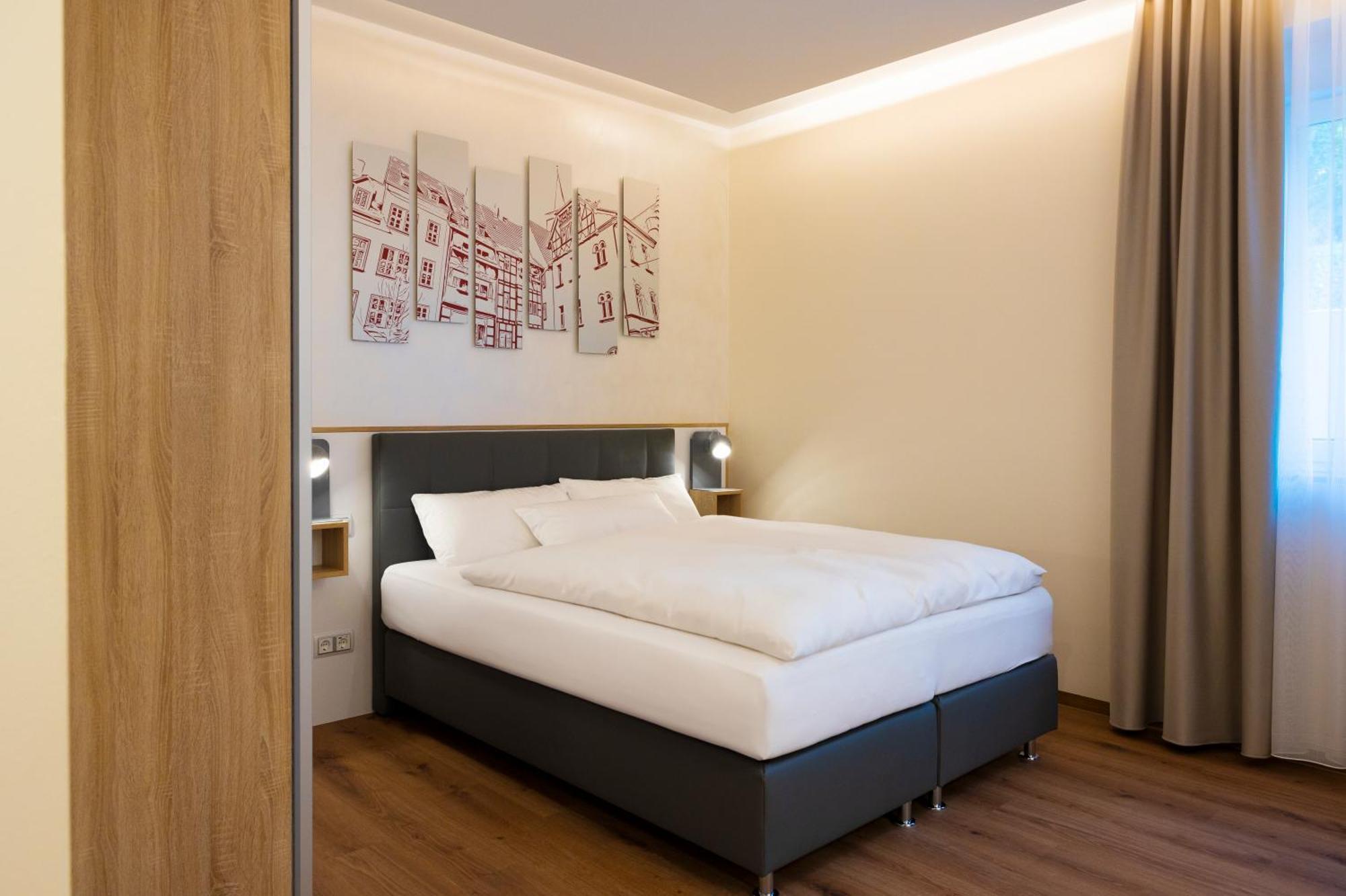 Großes Doppel-/Zweibettzimmer