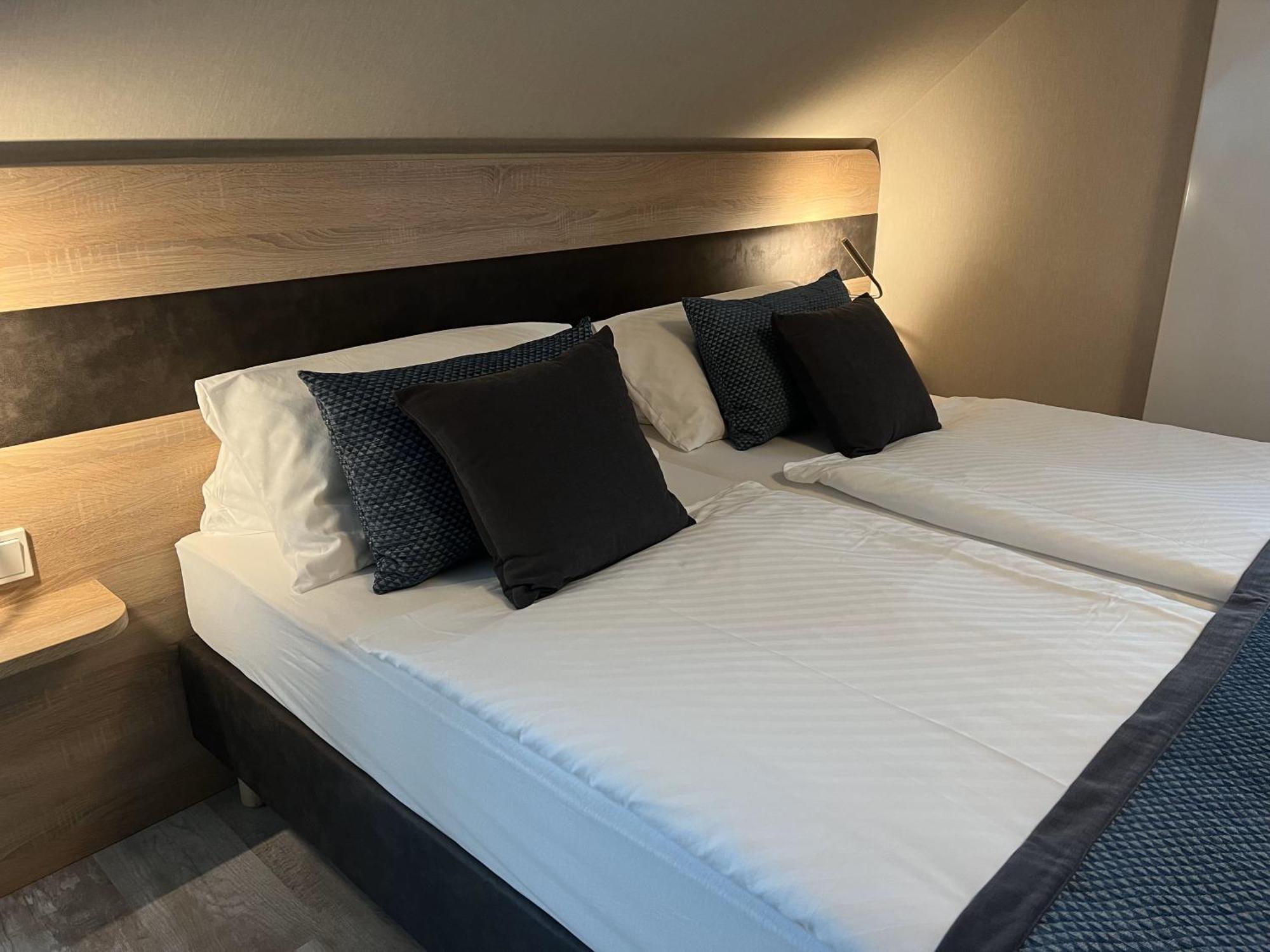 Deluxe Double Room,1546247329:JPEG