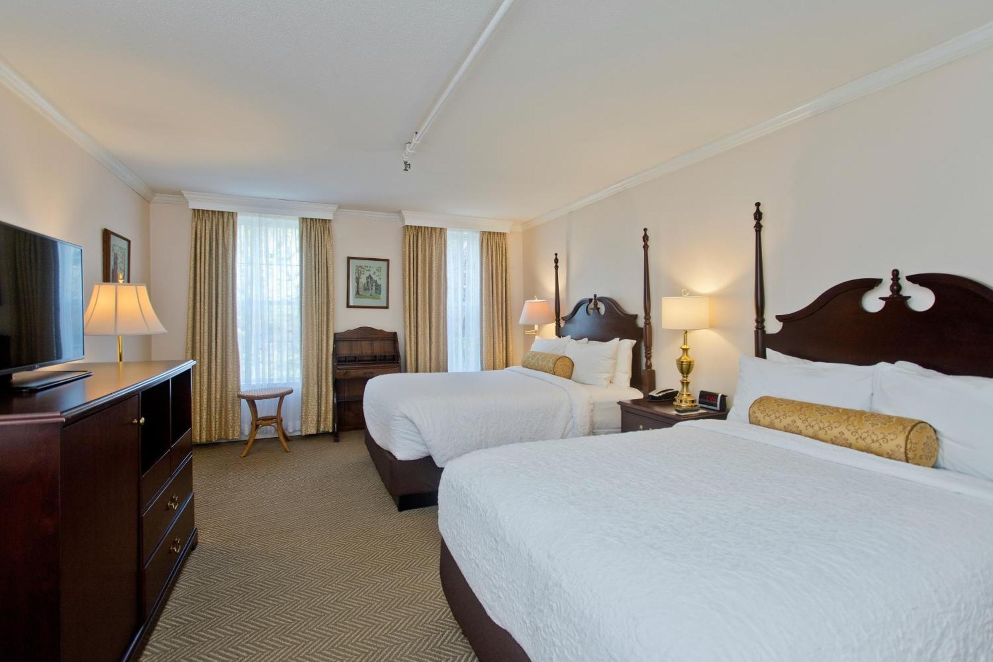 Deluxe Double Room (2 Adults + 1 Child),1588289857:JPEG