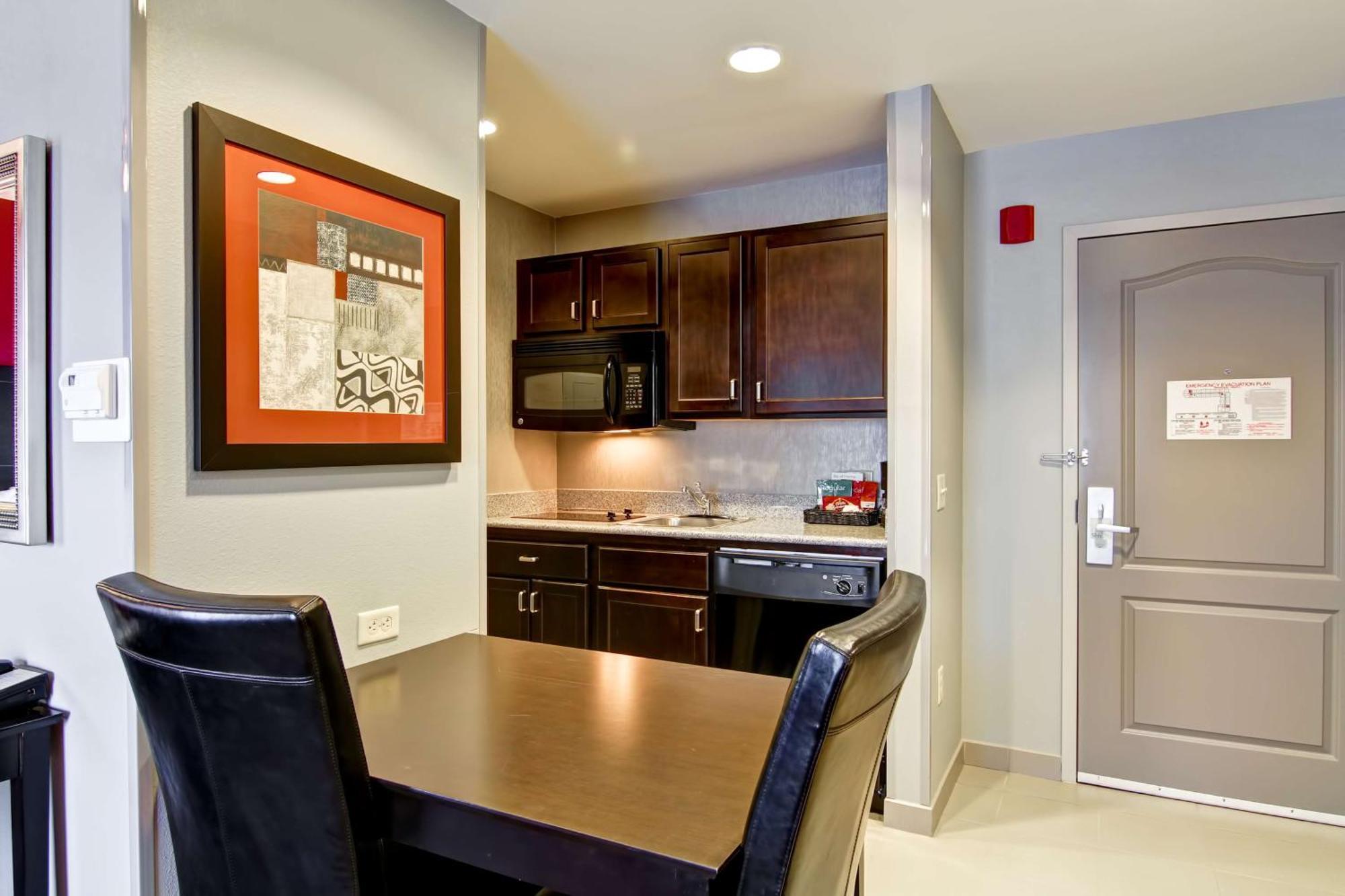 One-Bedroom Queen Suite with Two Queen Beds - Non-Smoking