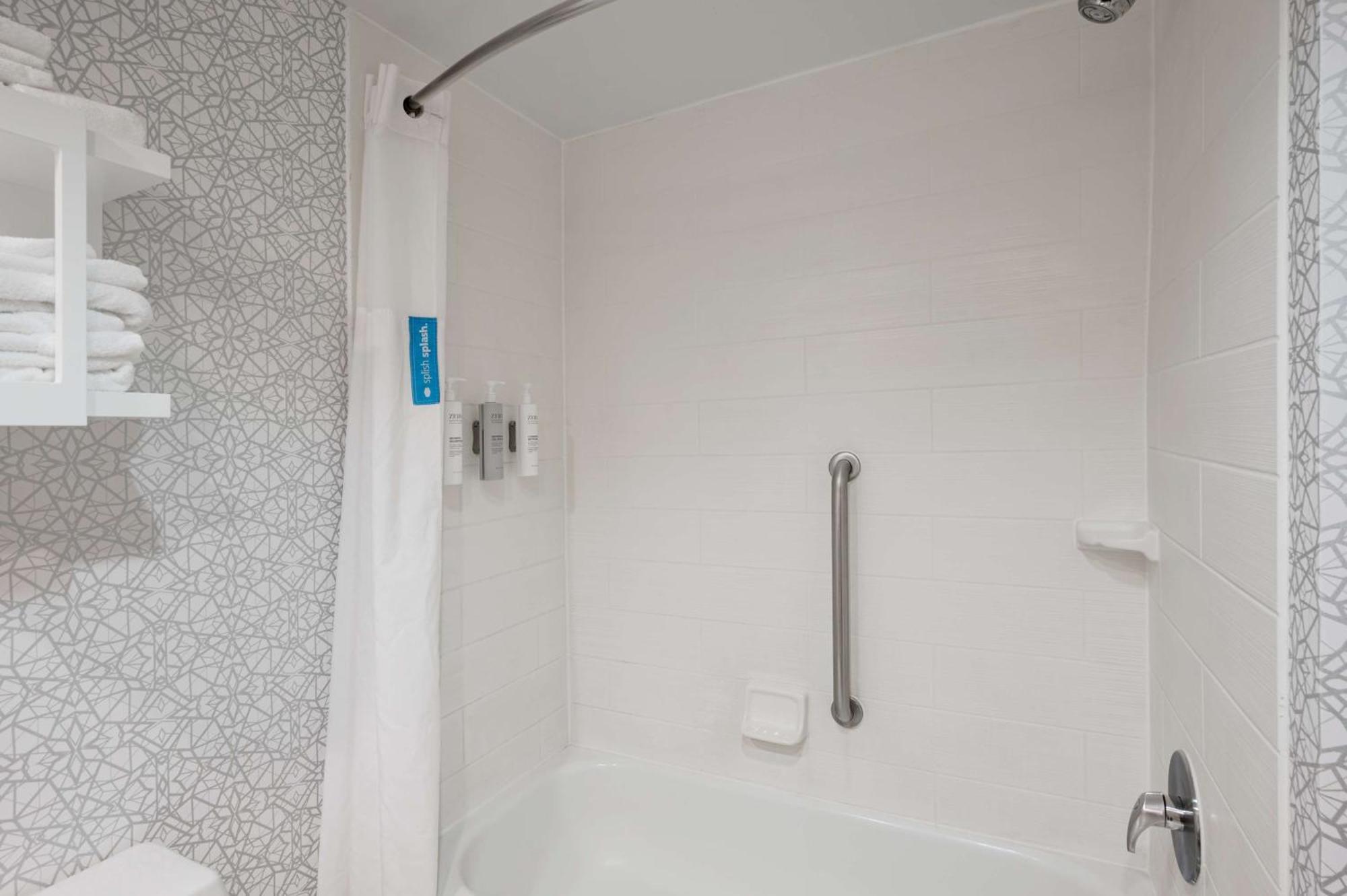 One-Bedroom Suite with Two Double Beds - Non-Smoking