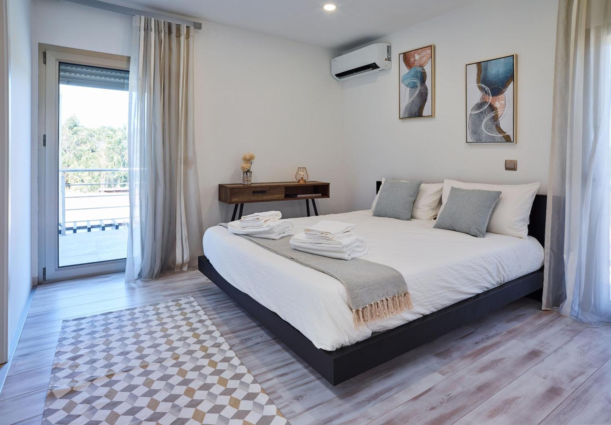 Quarto Duplo com Varanda (2 Adultos + 1 Criança)