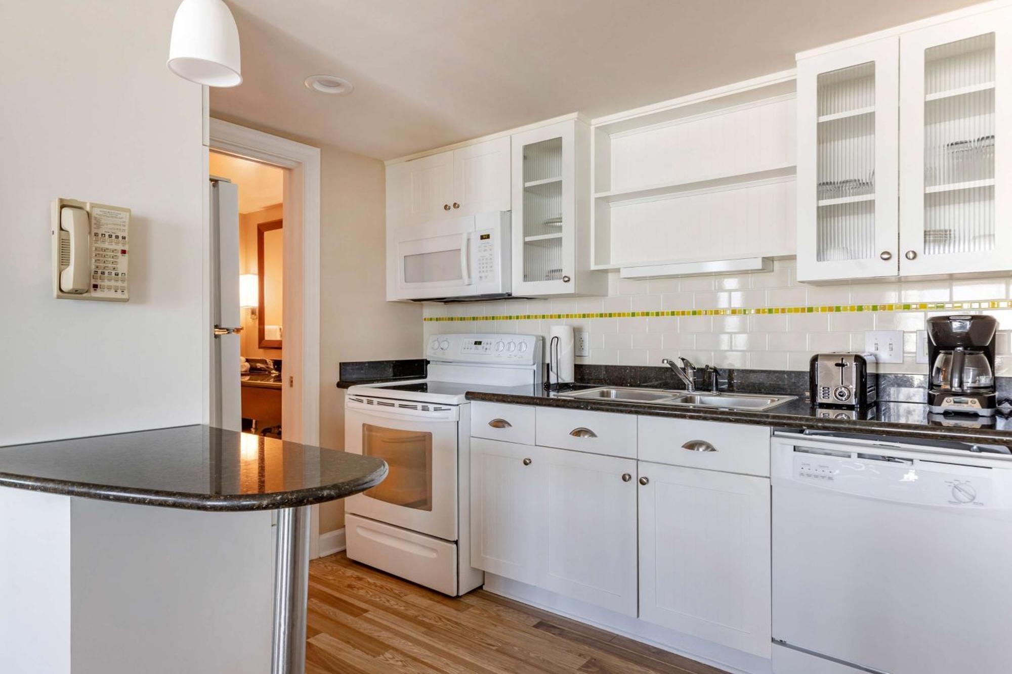 One-Bedroom King Suite - Oceanfront