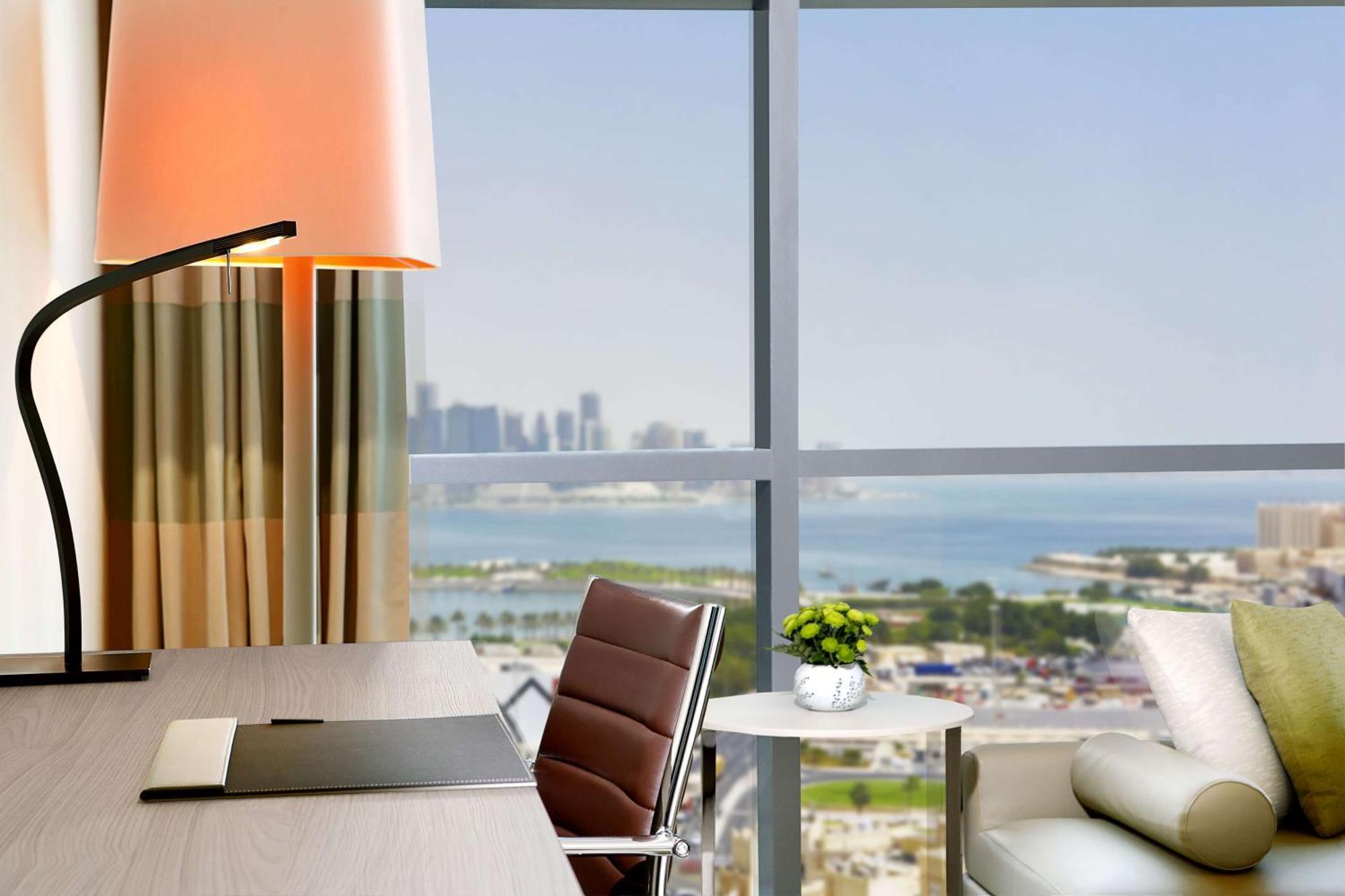 Kamer met Kingsize Bed en Uitzicht op Zee en Skyline
