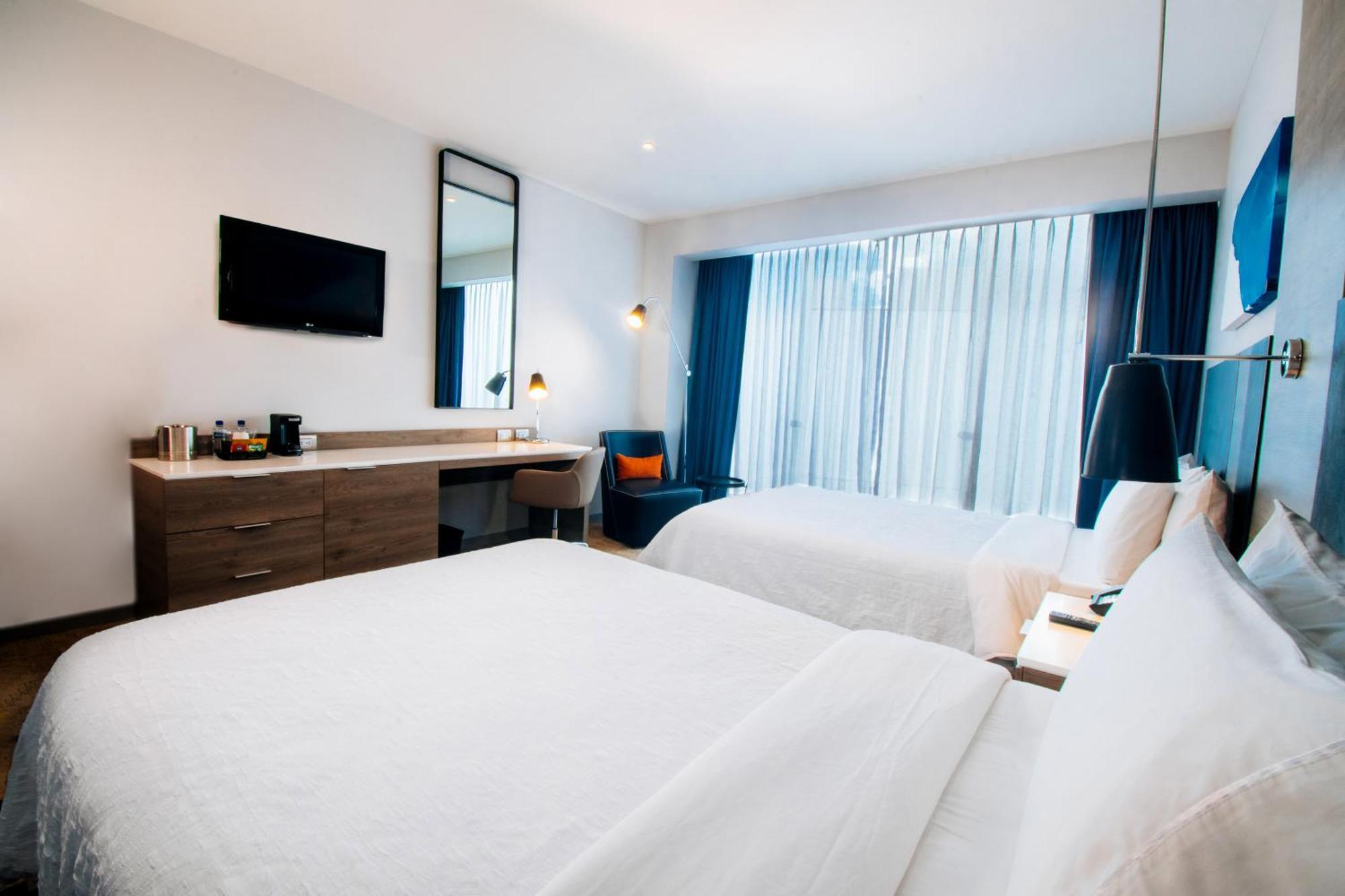 Quarto Duplo com 2 Camas de Casal