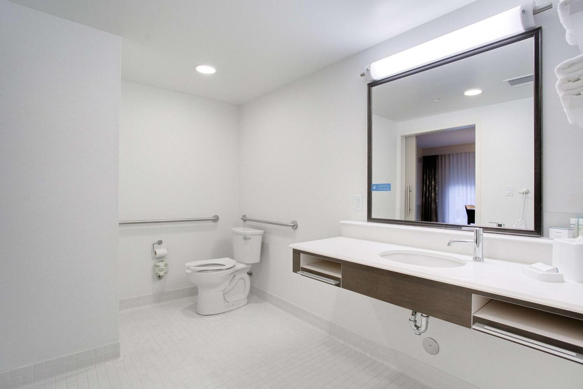 Queen Room with Two Queen Beds - Mobility and Hearing Access/Non-Smoking