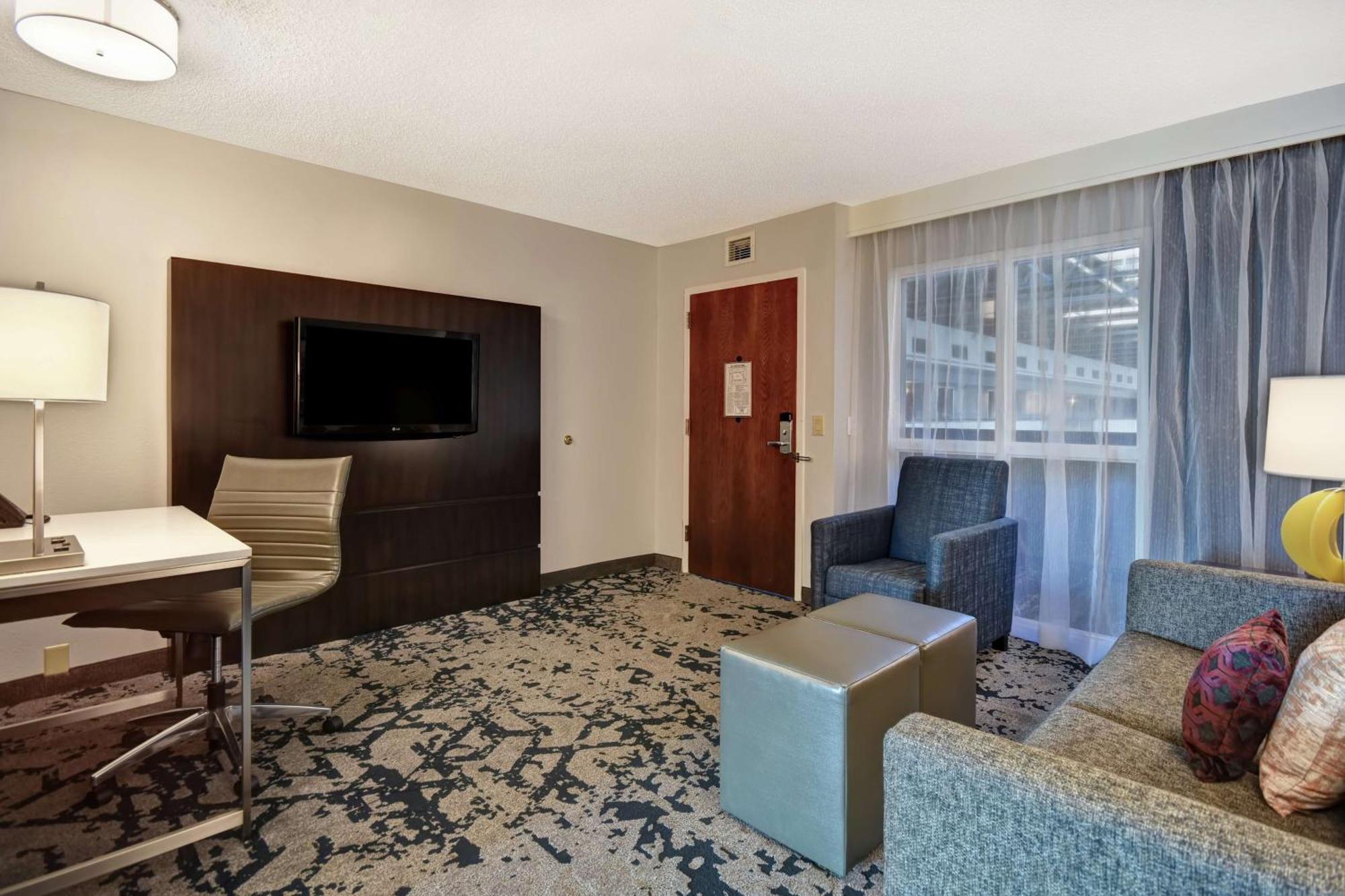 One-Bedroom Suite - Mobility Access/Bath Tub,1548845914:JPEG