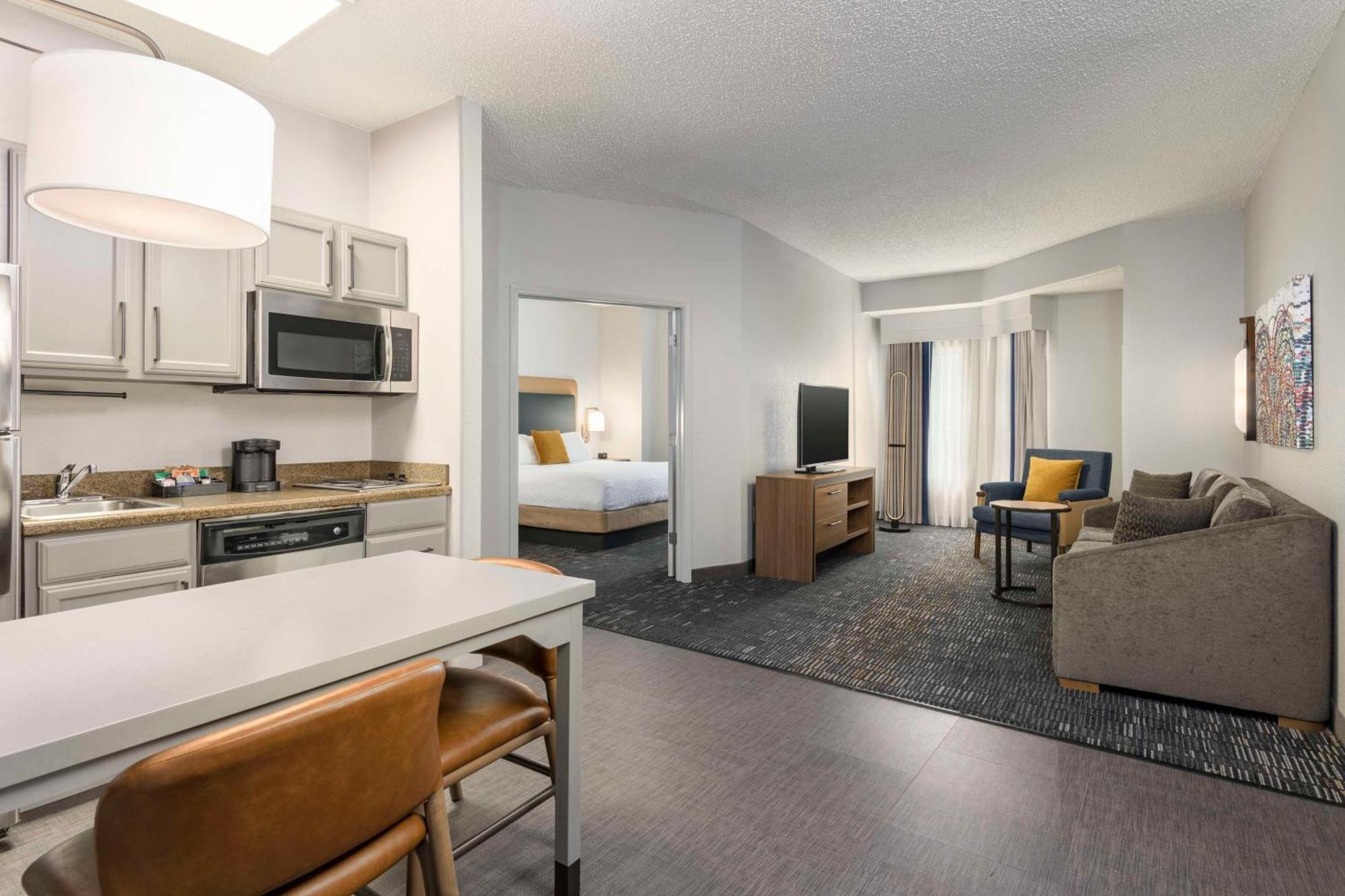 Two Bedroom Suite with One King and Two Queen Beds - Non-Smoking,1548876208:JPEG