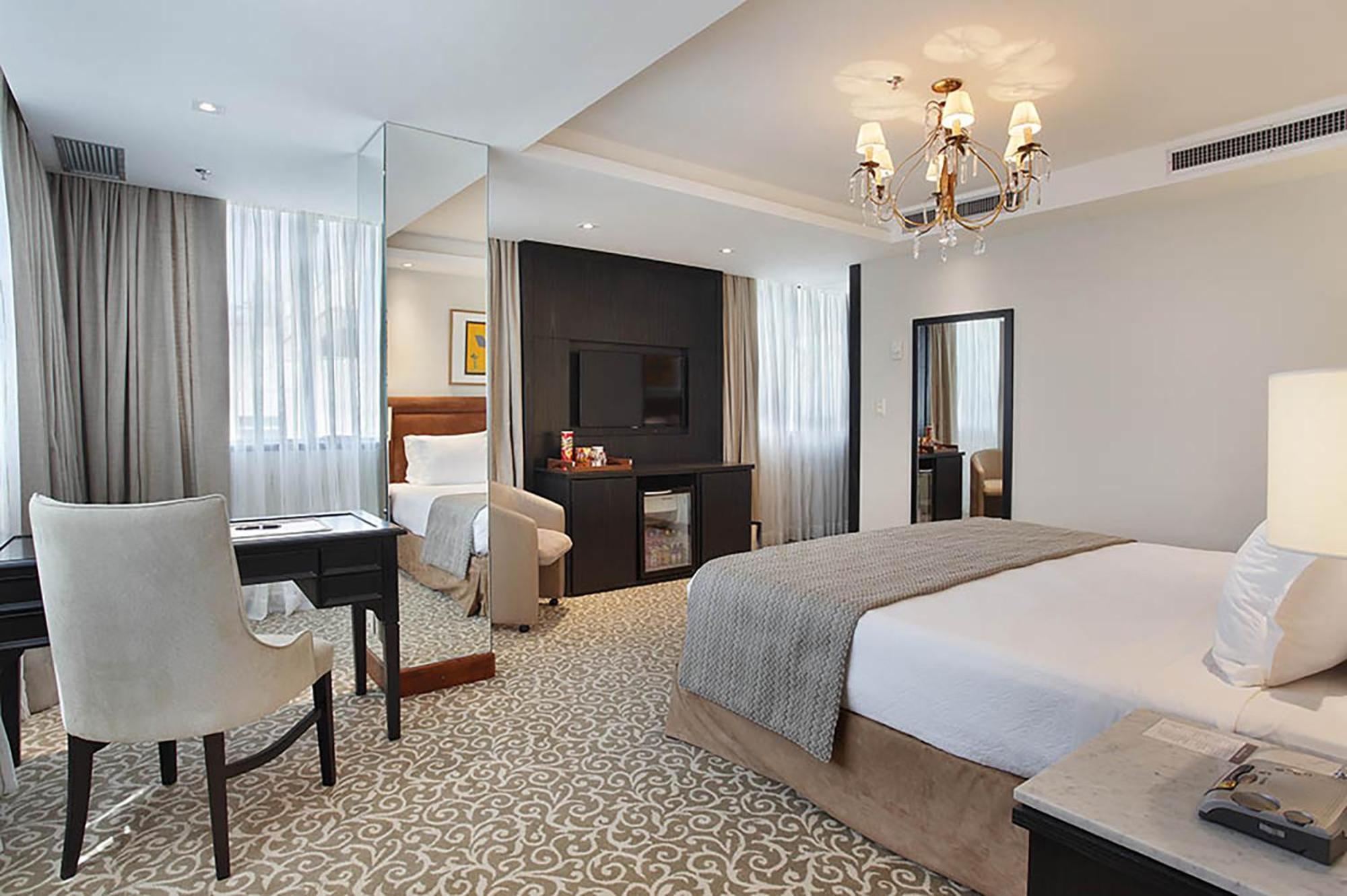 Executive Suite,1548892966:JPEG