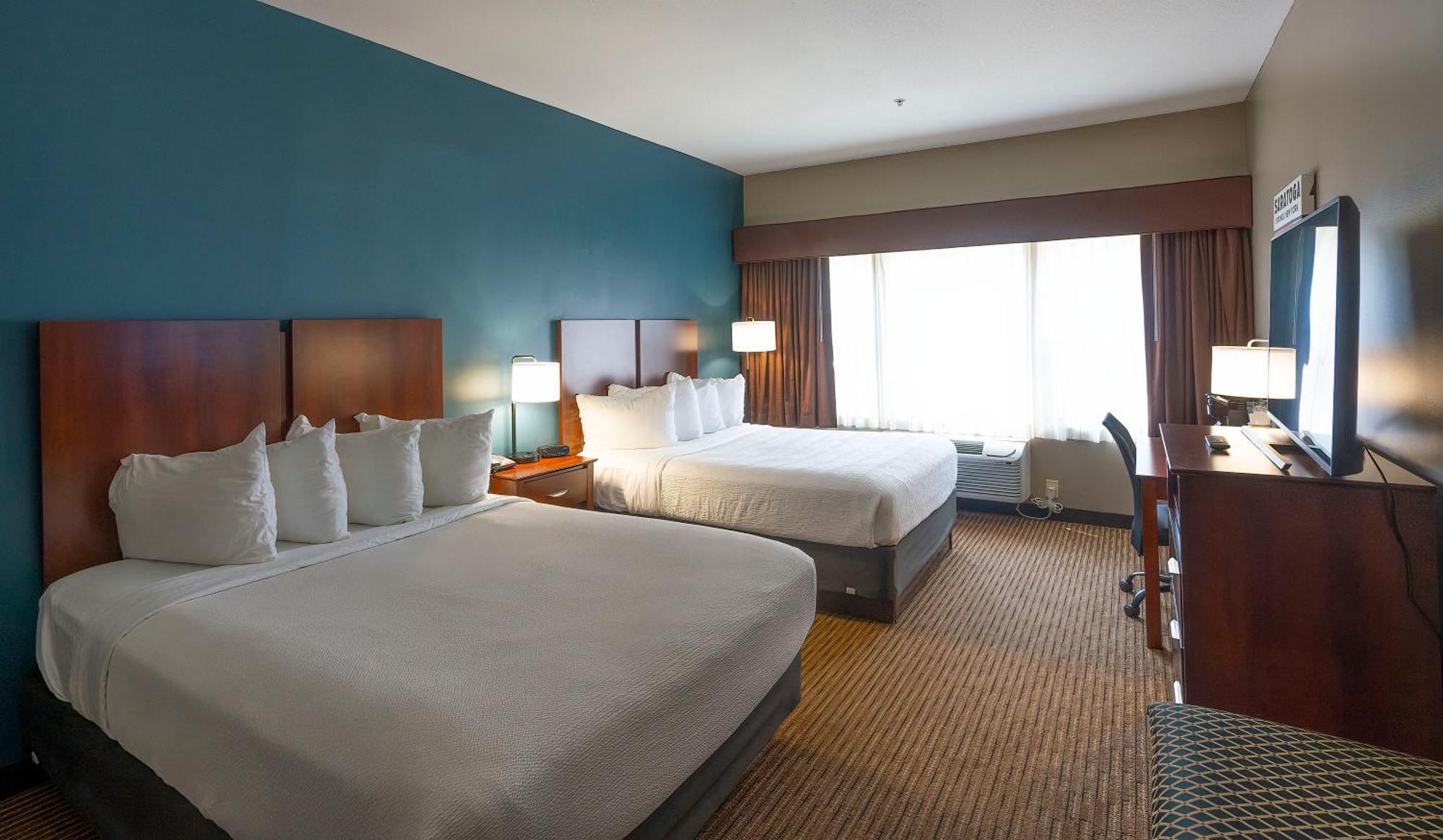 Quadruple Room with Two Queen Beds - Non Smoking