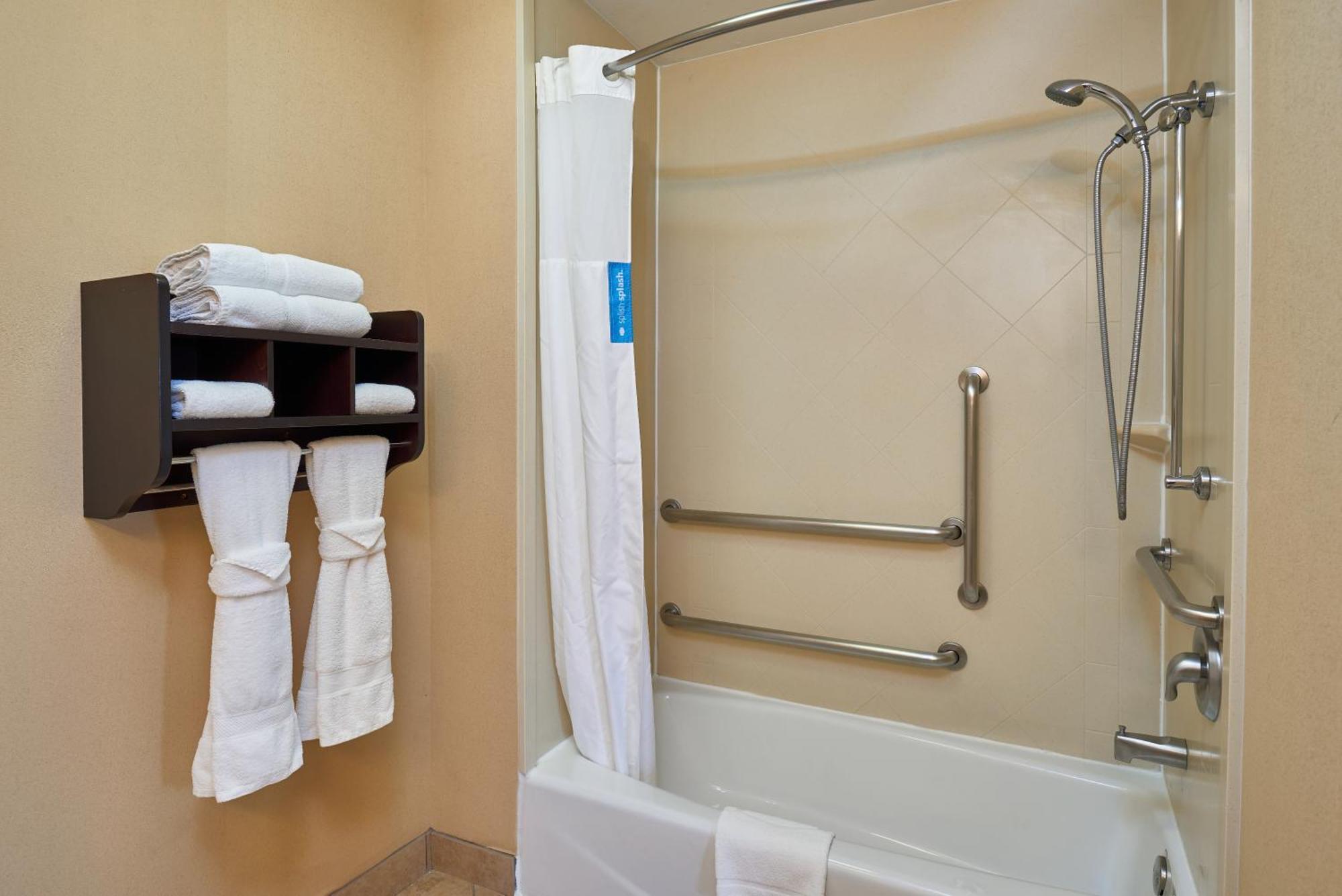 King Room with Accessible Tub - Mobility and Hearing Access/Non-Smoking