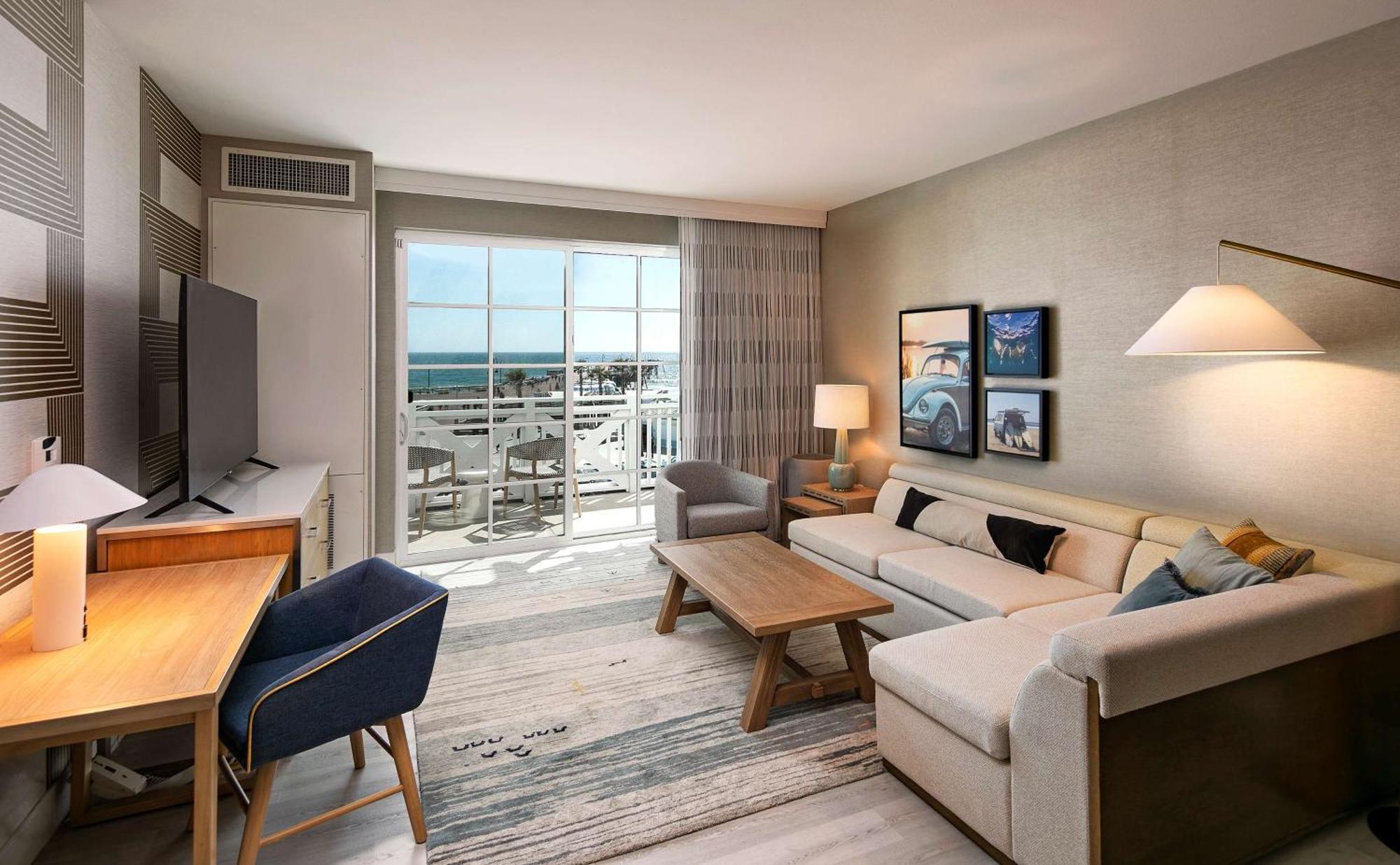 One-Bedroom King Suite with Balcony and Ocean View,1549802467:JPEG