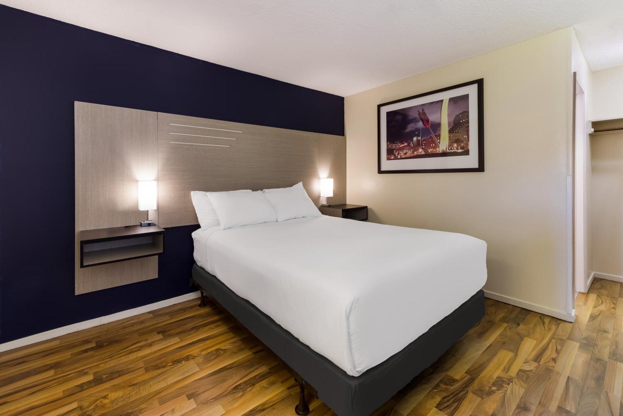 Standard Room One Queen Bed Non Smoking
