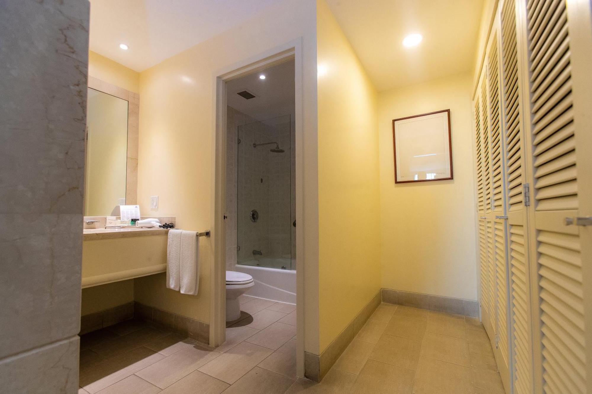 Twin Room with City View