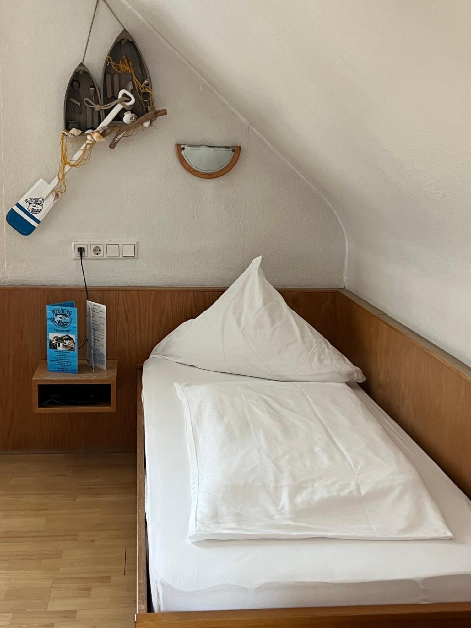Single Room,1550179033:JPEG