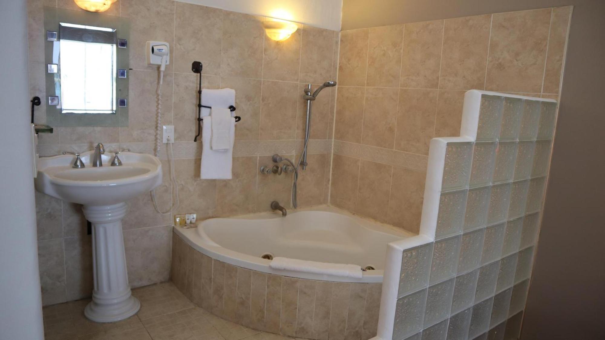 Honeymoon Suite