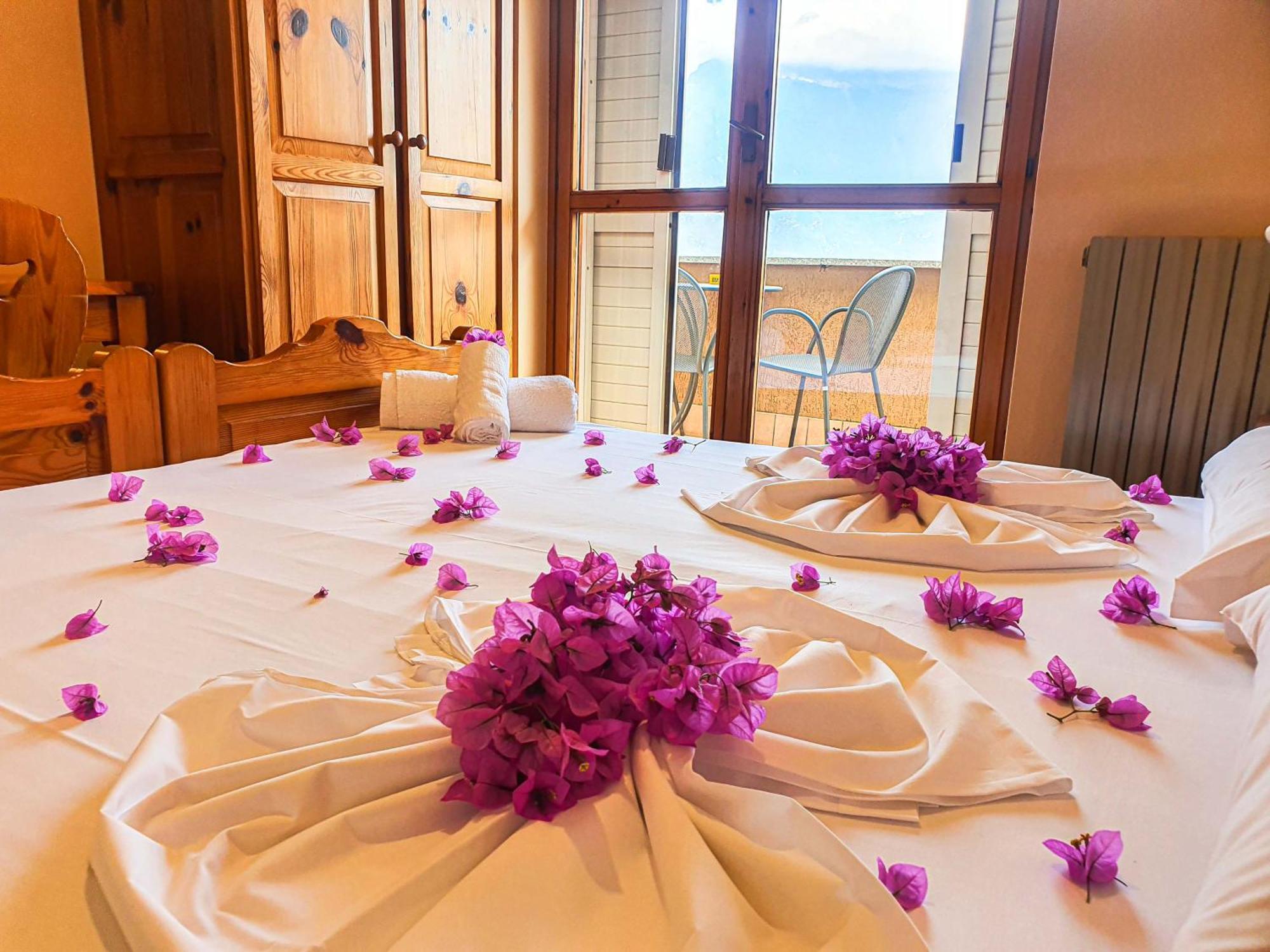 Appartamento con 2 Camere da Letto, Balcone e Vista Lago