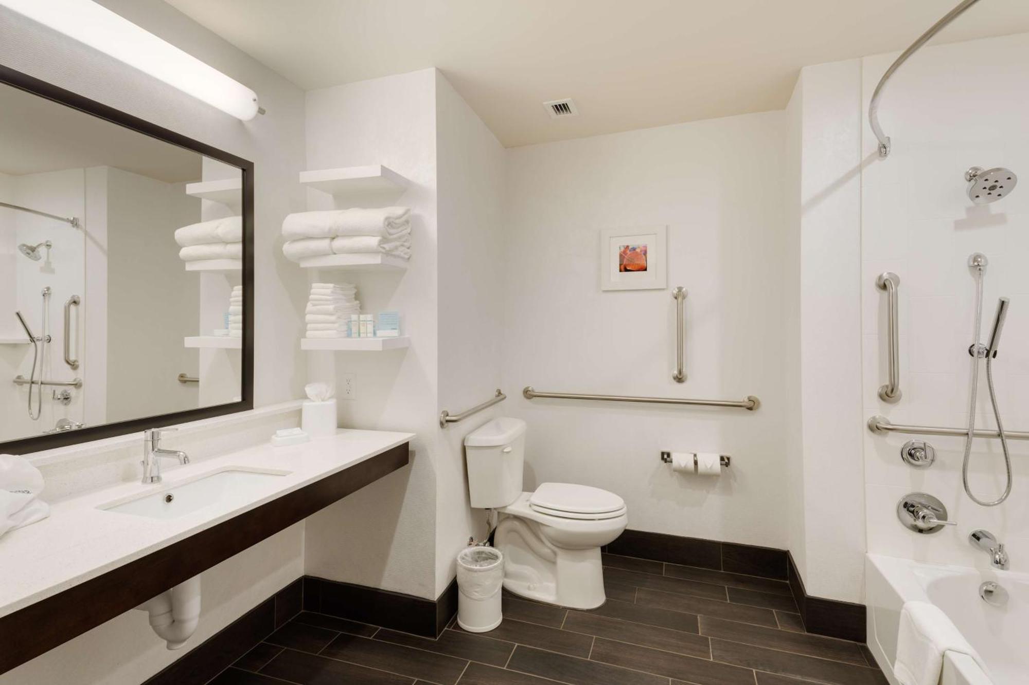 Queen Room with Two Queen Beds - Mobility Access/Non-Smoking