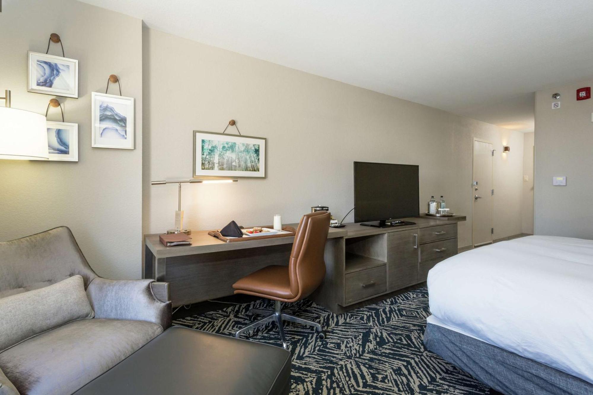 King Room - Mobility/Hearing Accessible with Roll In Shower