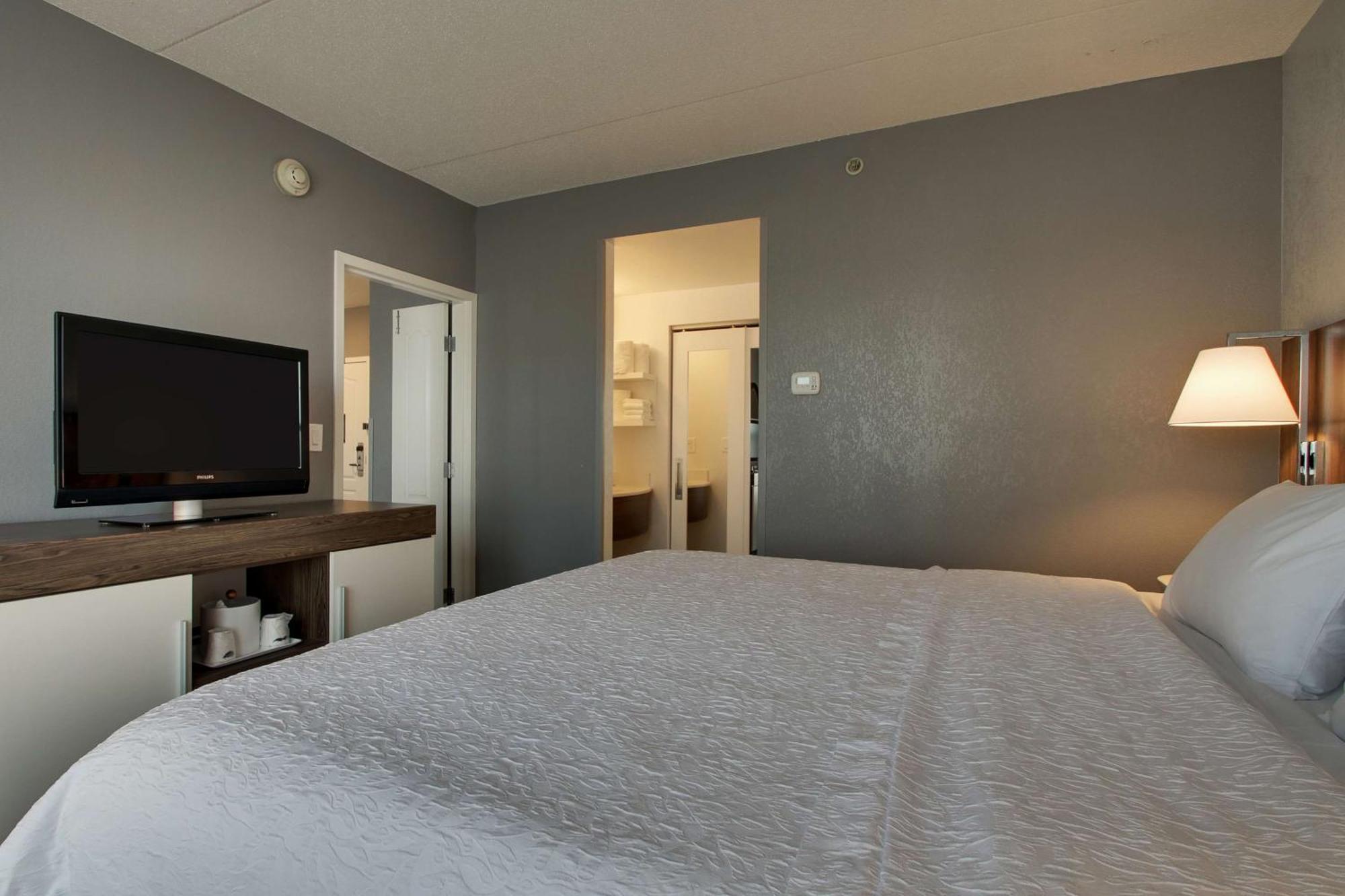 One-Bedroom King Suite - Non-Smoking