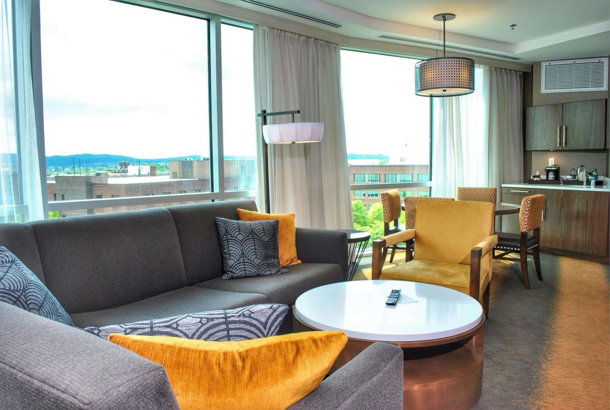 Two Room Suite,1551302602:JPEG