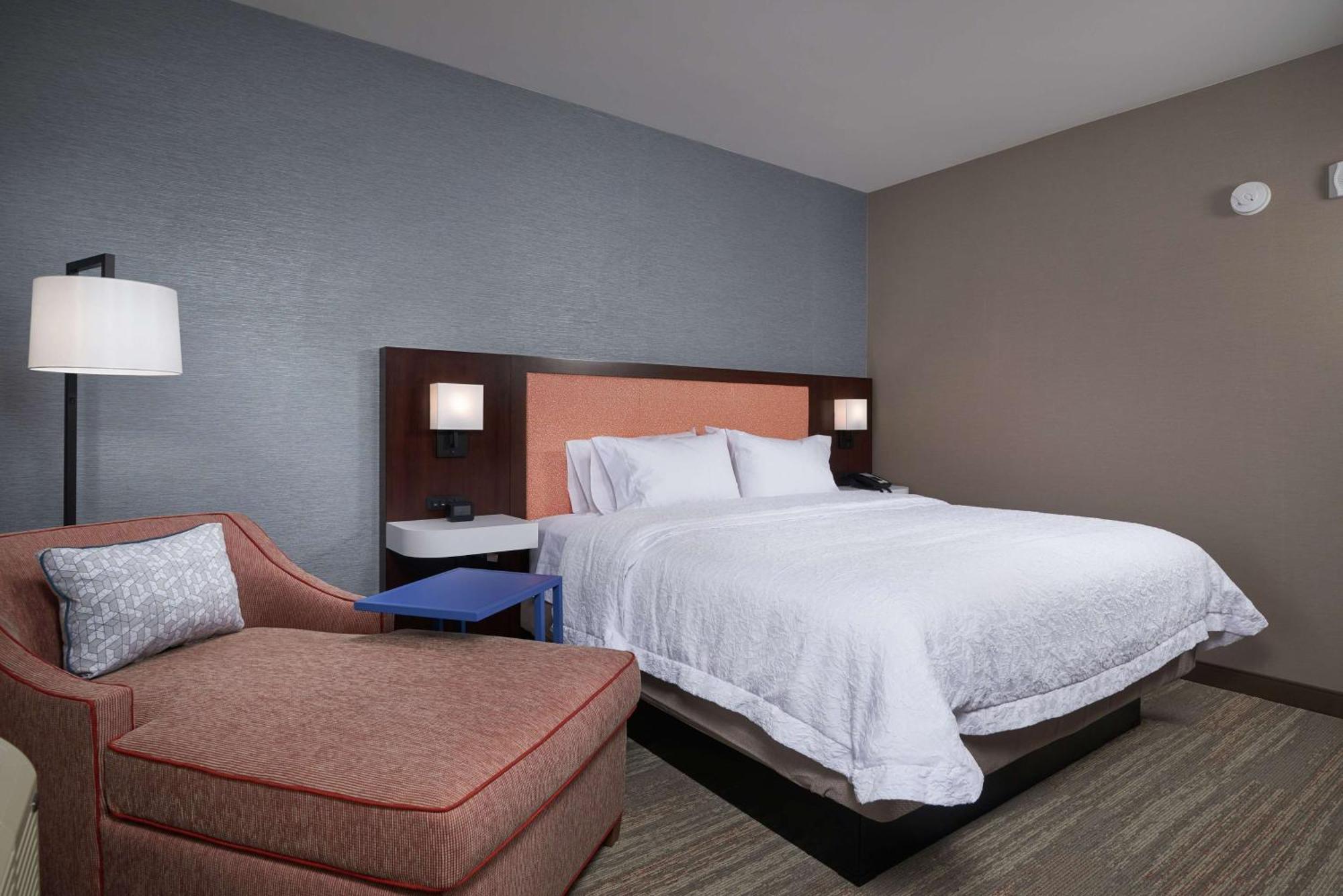 King Room with Mini Fridge - Non-Smoking