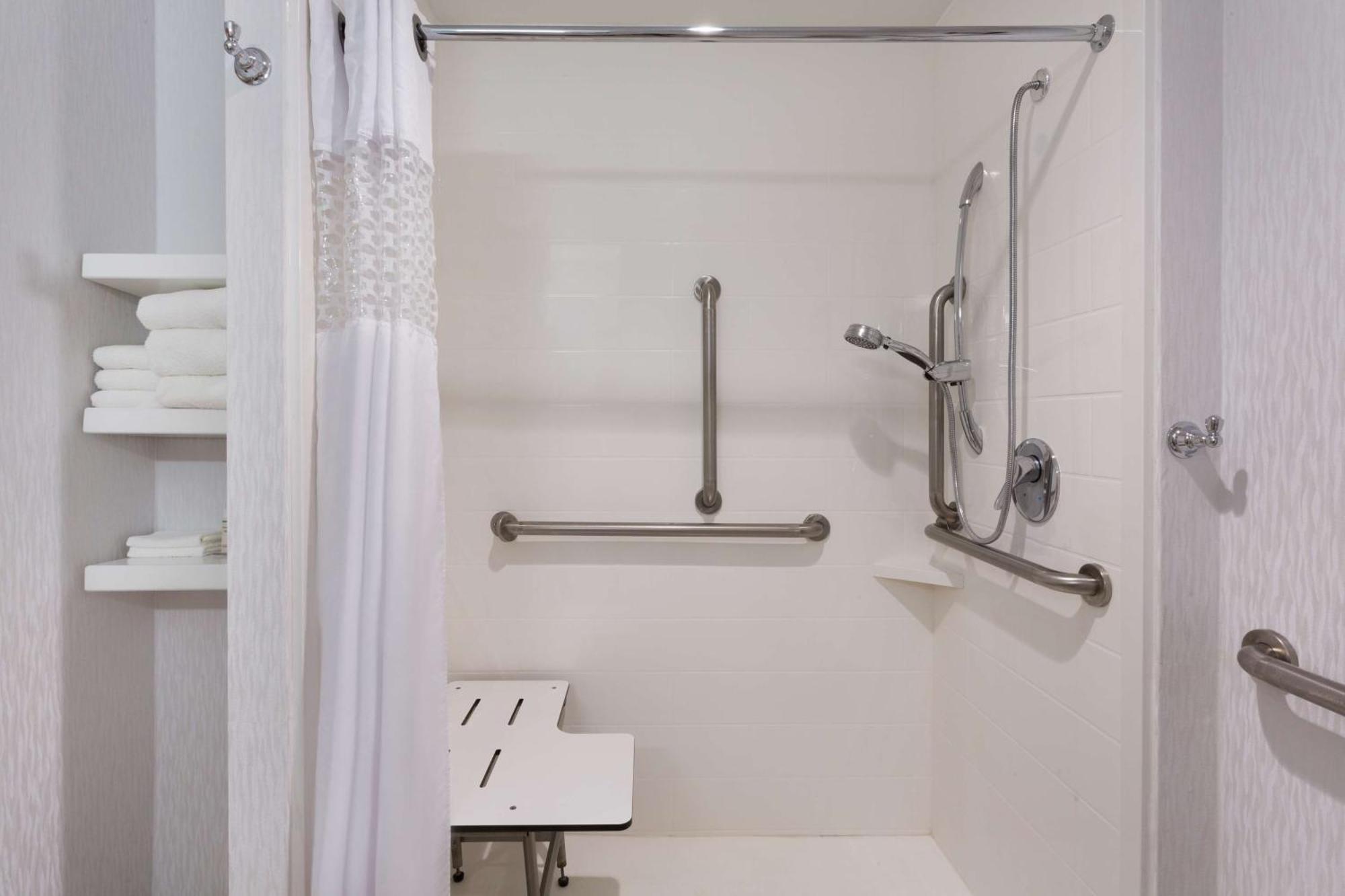 King Room with Roll-In Shower - Mobility and Hearing Access/Non-Smoking