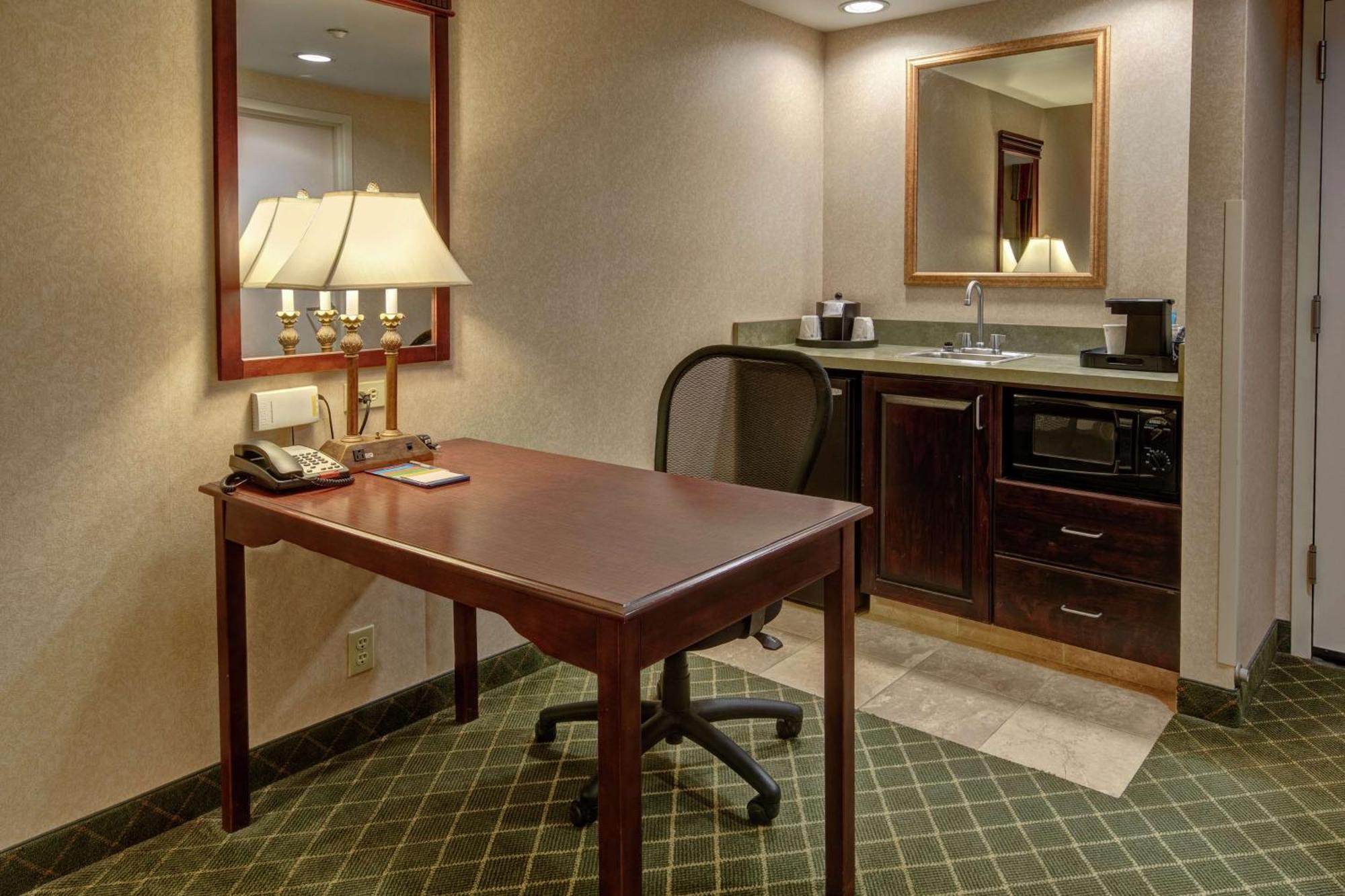 King Studio Suite with Sofa Bed - Non-Smoking
