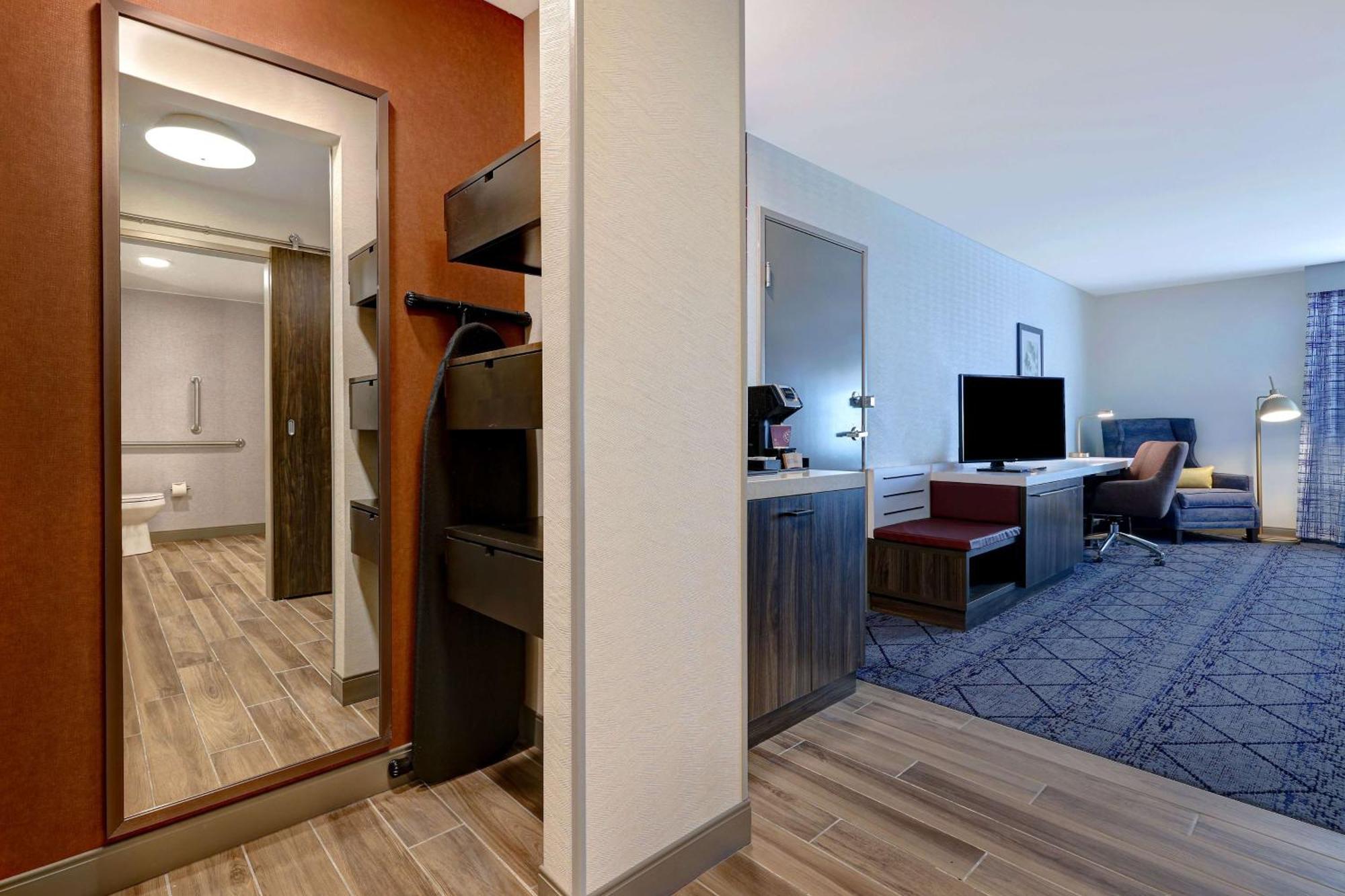 Deluxe King Room - Mobility Access