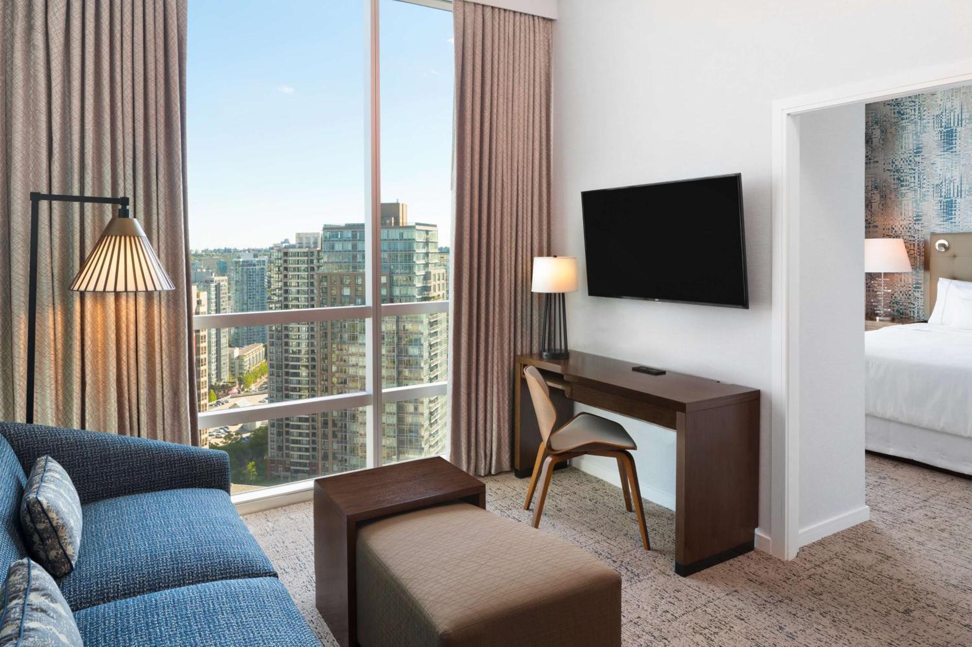 Suite mit Queensize-Bett und Stadtblick