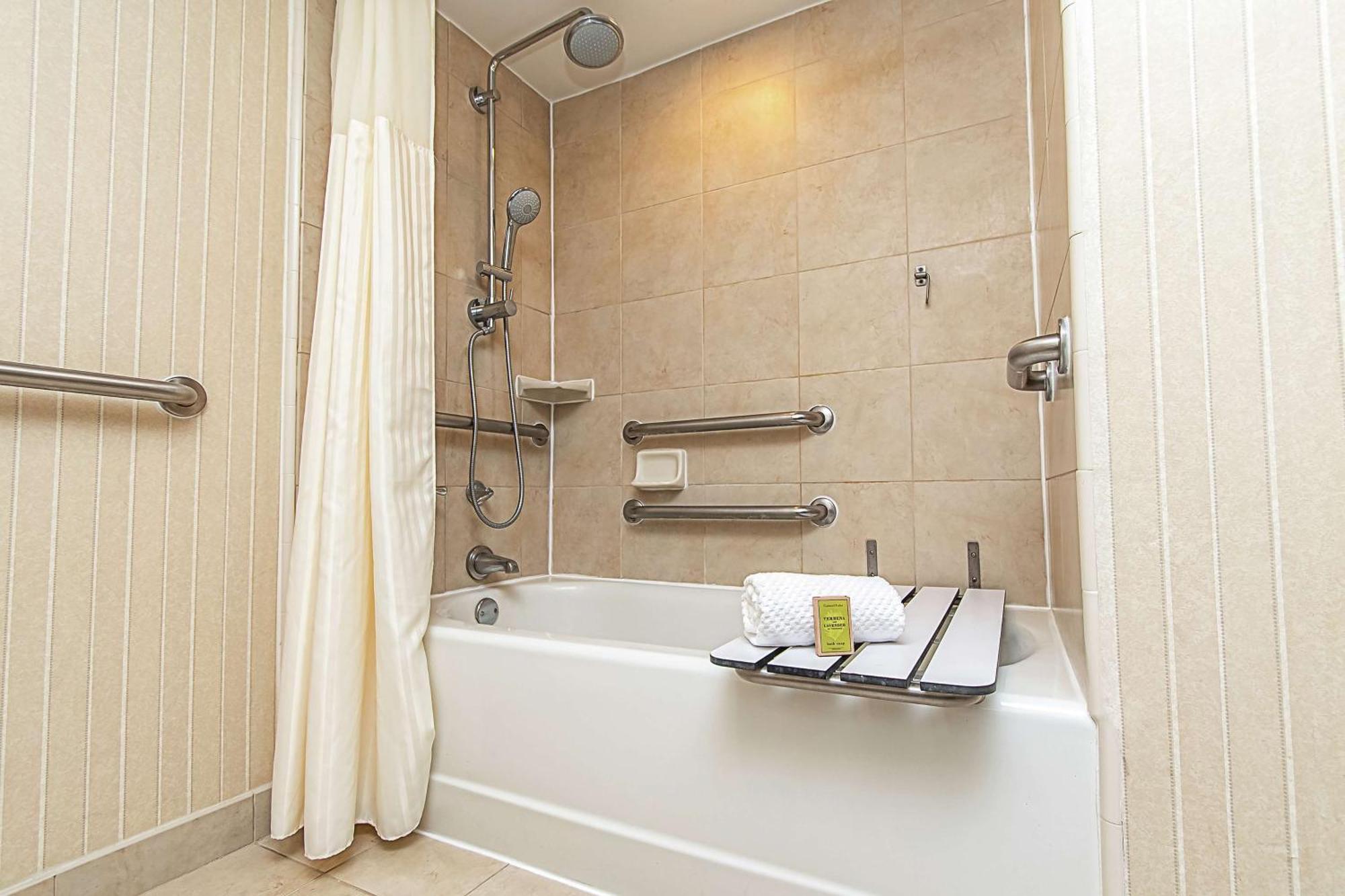 Double Room Bath Tub Disability Access,1551452182:JPEG