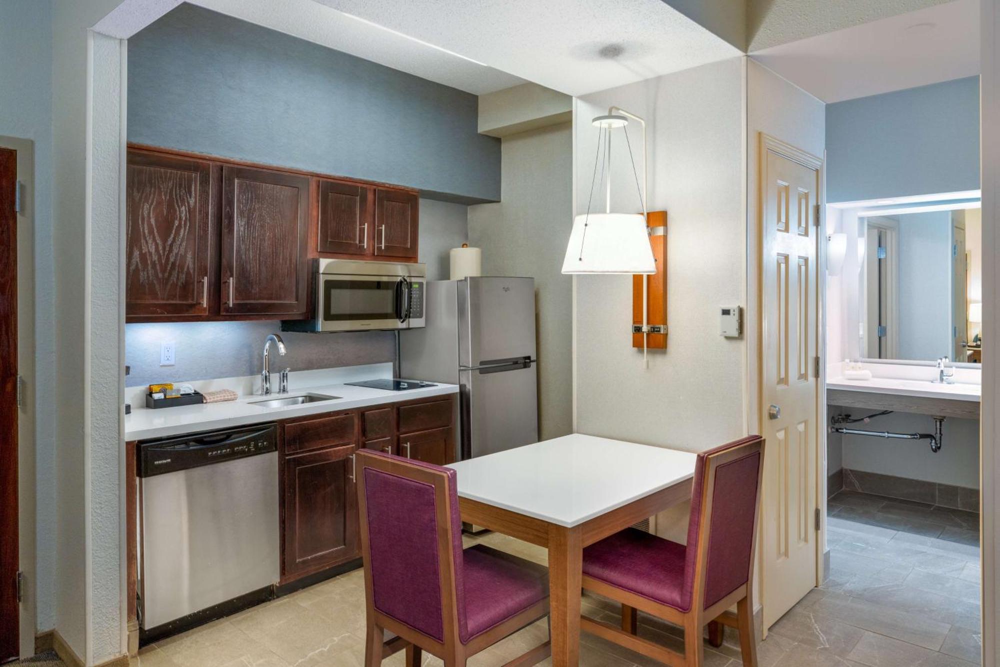 One-Bedroom King Suite - Non-Smoking