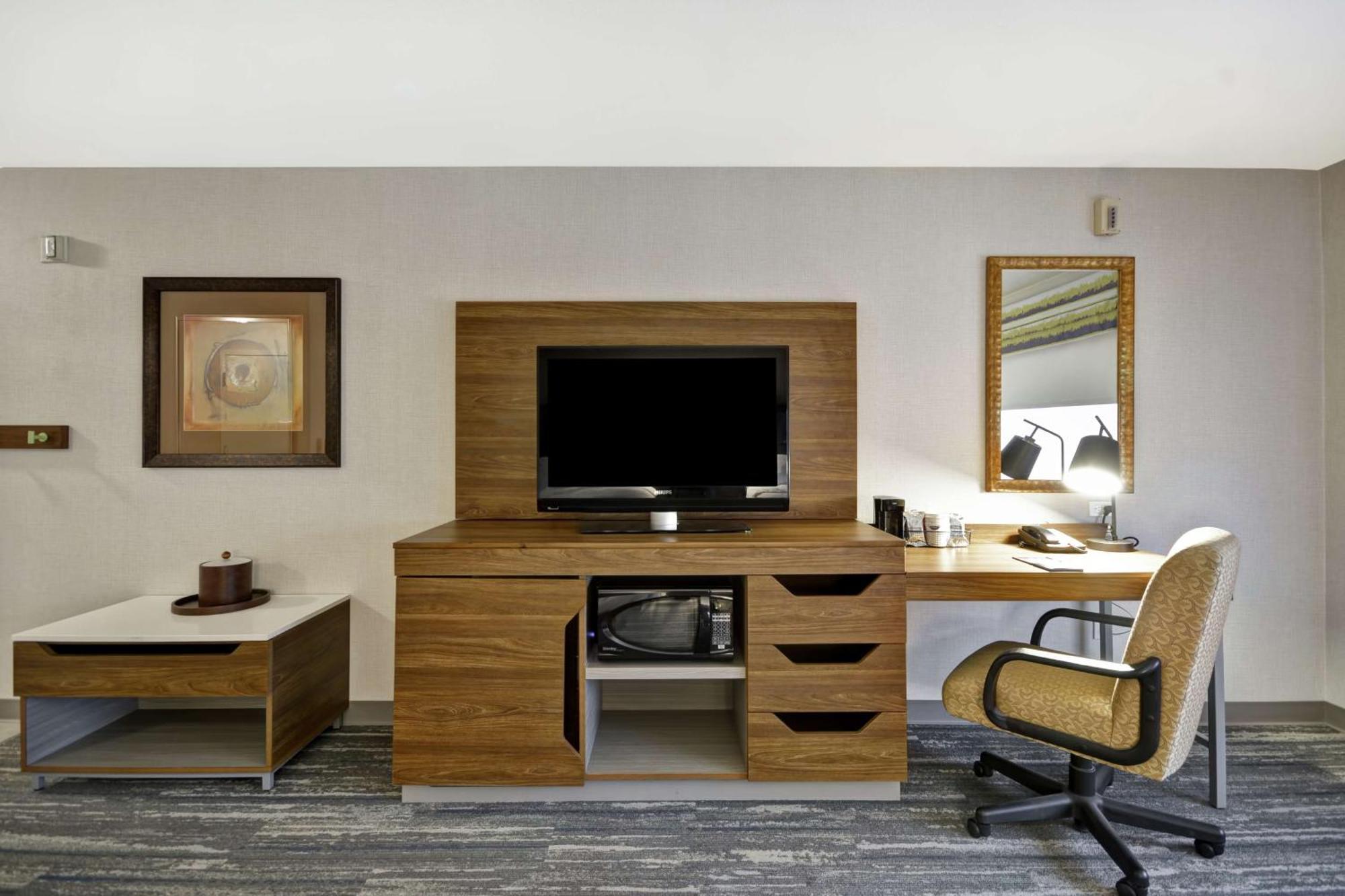 Queen Room with Two Queen Beds - Mobility and Hearing Access/Non-Smoking,1551458410:JPEG