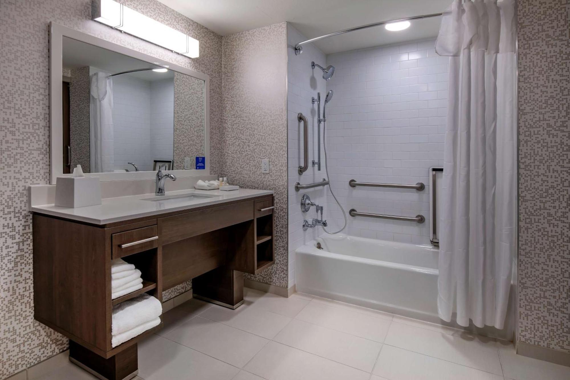 King Studio Suite - Mobility Access/Non-Smoking