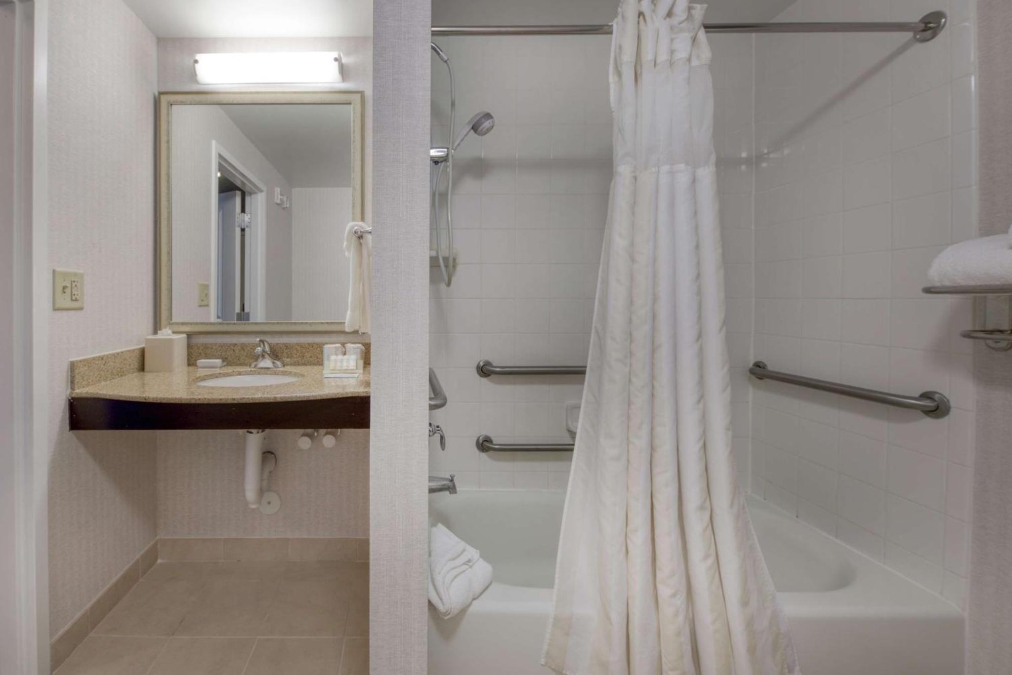 King Room with Tub - Mobility and Hearing Access