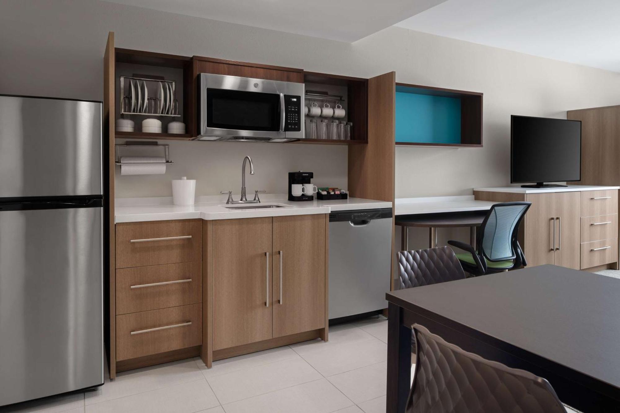 One-Bedroom King Suite - Non-Smoking