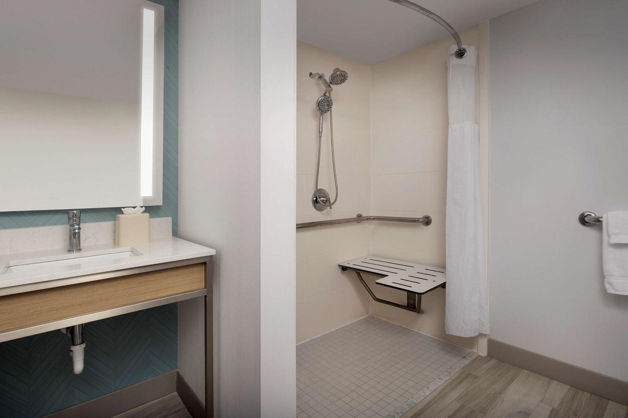 Queen Room with Two Queen Beds - Mobility and Hearing Access/Non-Smoking