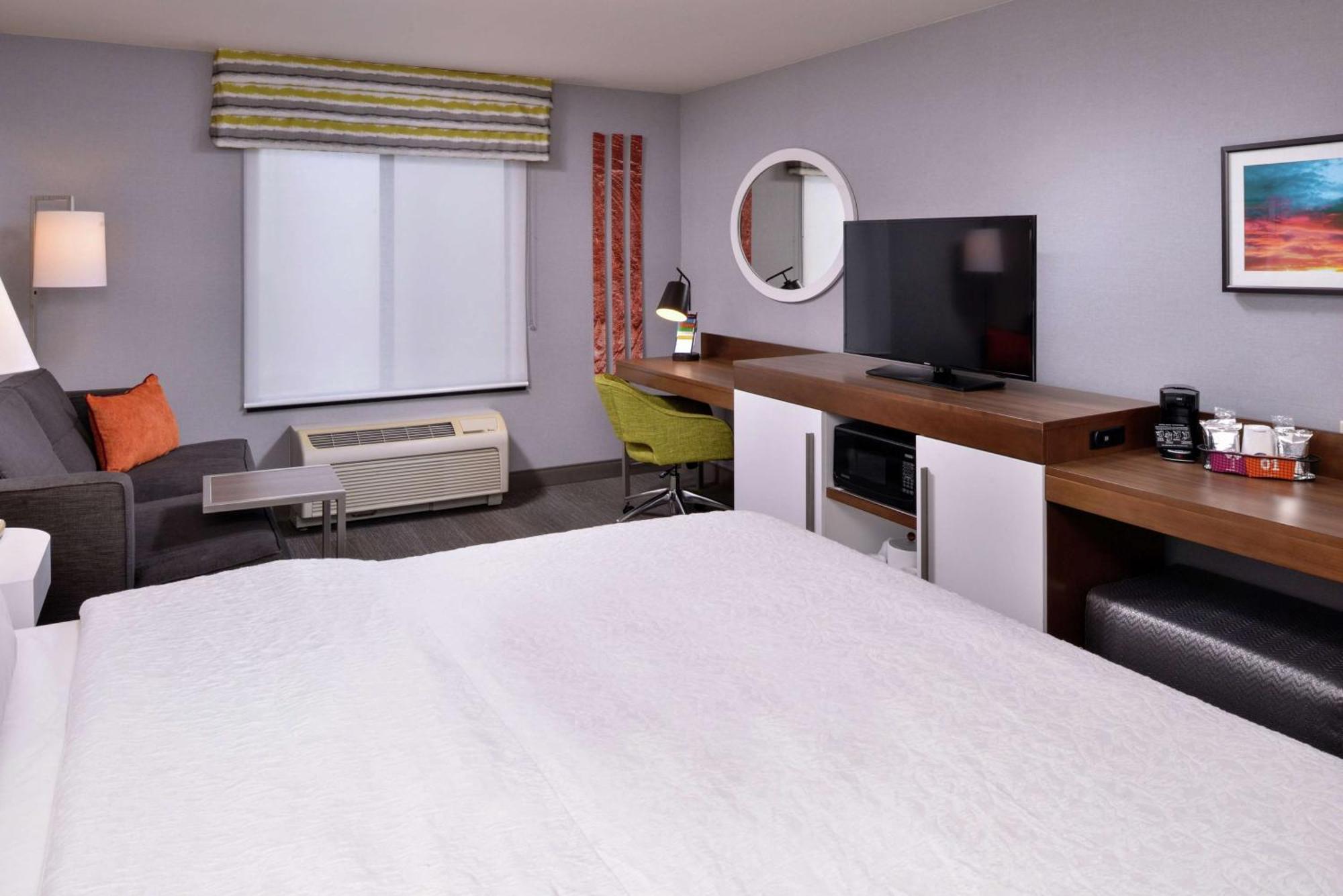 King Room with King Bed - Non-Smoking