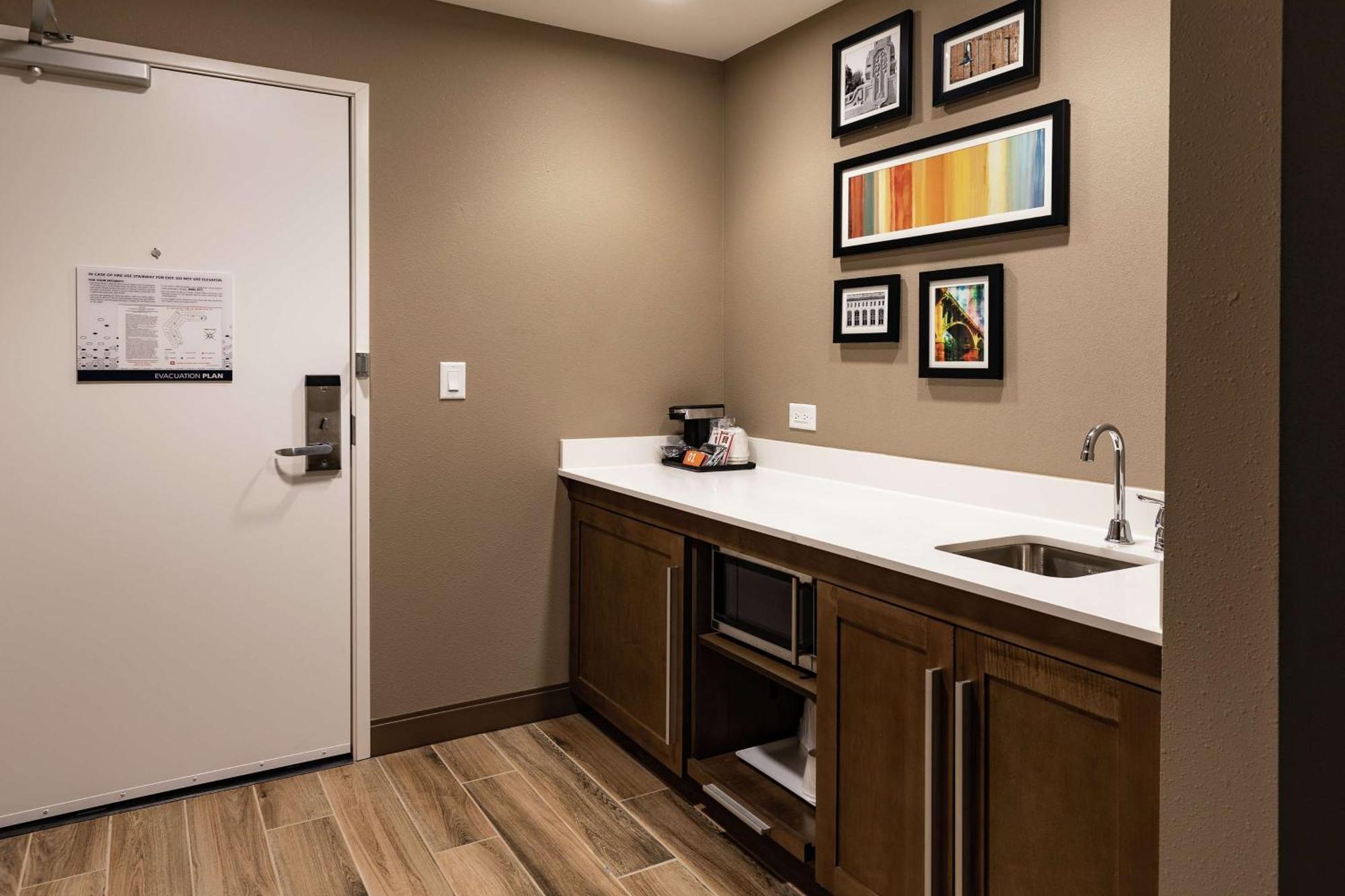 Queen Studio Suite with Two Queen Beds - Non-Smoking