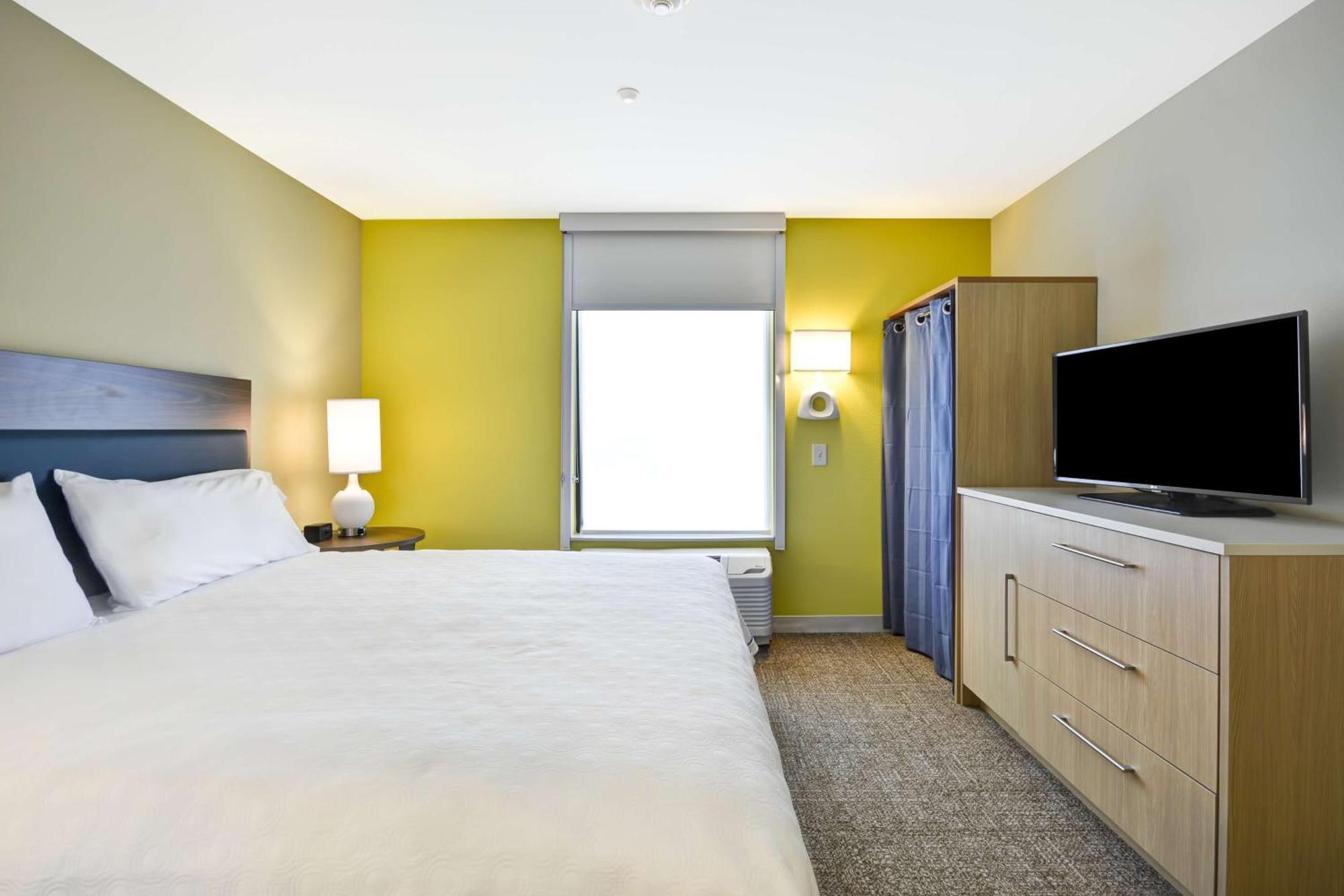 One-Bedroom King Suite - Non-Smoking