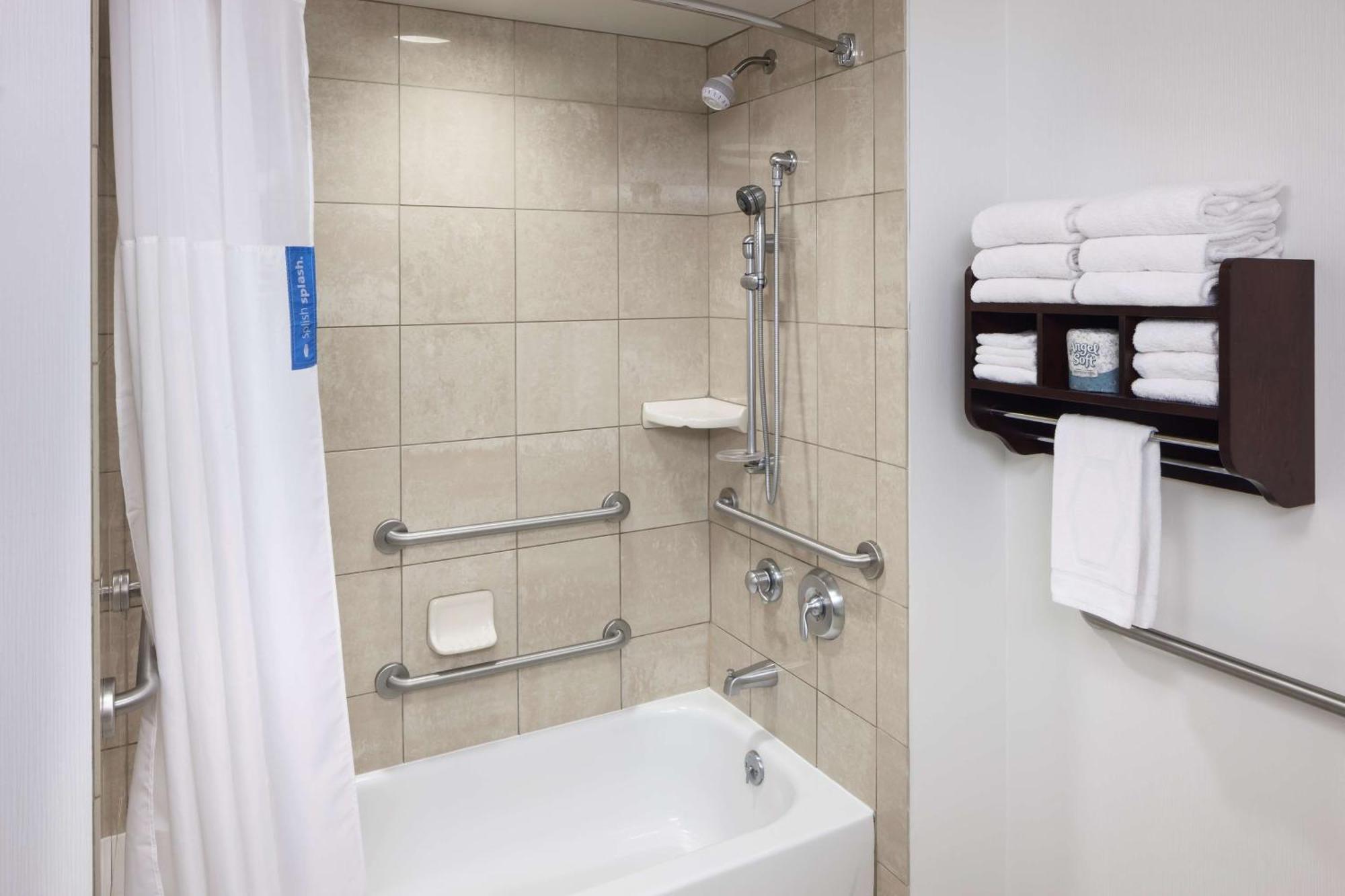 King Room Accessible Tub Mobility Hearing Access or Non-Smoking,1552001545:JPEG