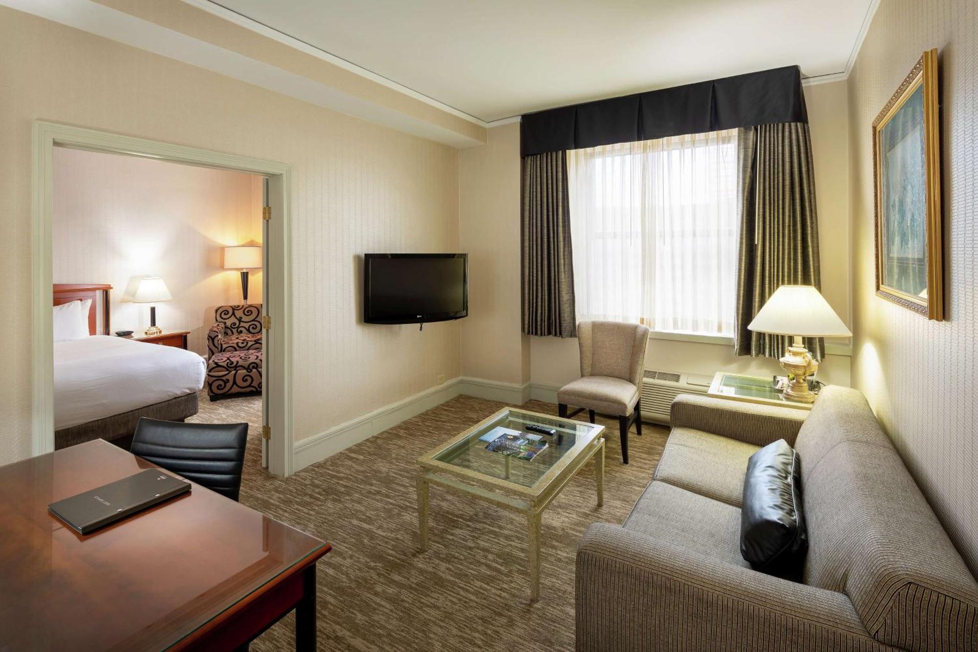 One-Bedroom Junior King Suite with Sofa Bed,1552161466:JPEG