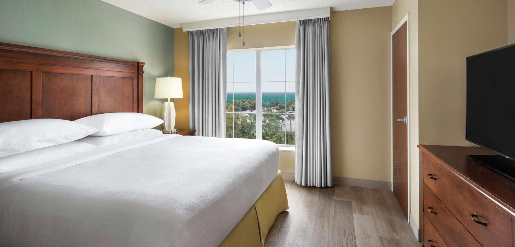 Deluxe King Suite with Water View