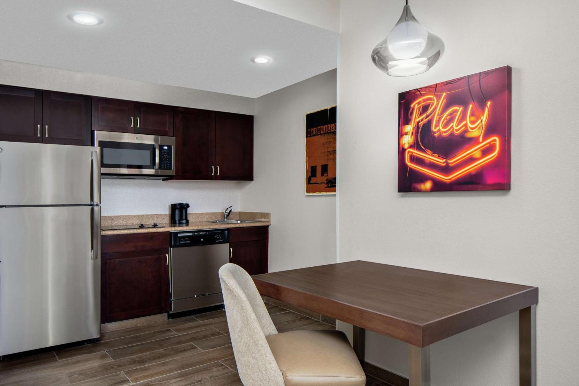 One-Bedroom King Room - Mobility/Hearing Accessible