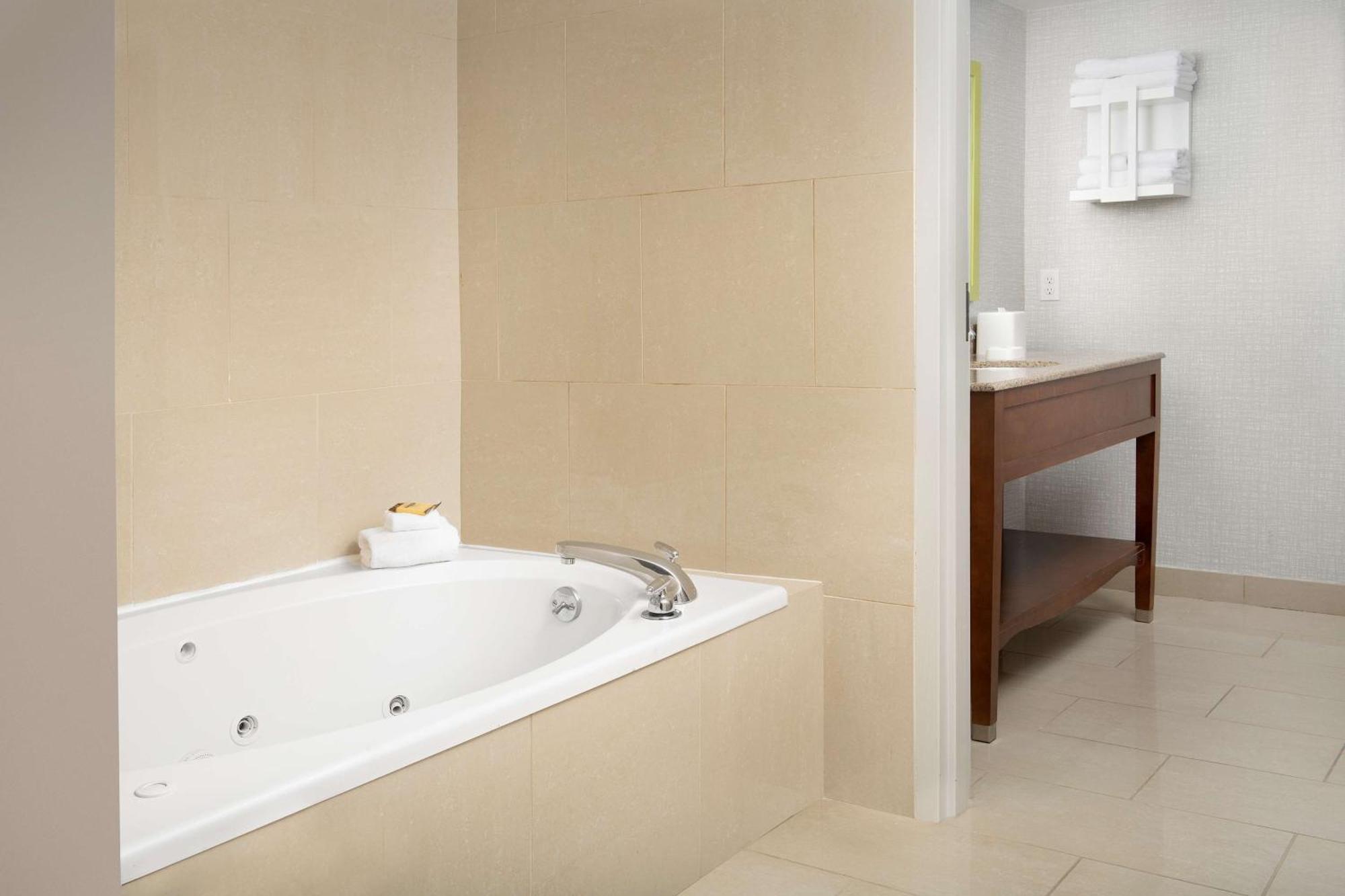 King Room with Spa Bath